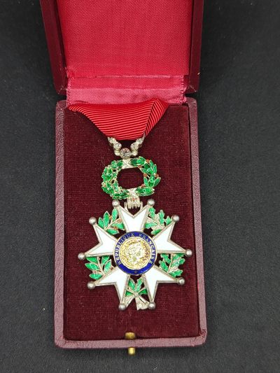 CHONGSHI勋章拍卖第三十期 - 四共荣誉军团勋章（银制带五颗钻石带盒26.6g）