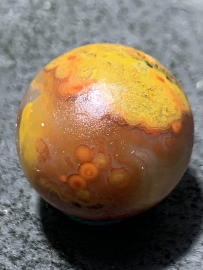 精美亚光紫罗兰草花纹战国红玛瑙手工俏色巧雕小丑鱼珠子一个 精美亚光紫罗兰草花纹战国红玛瑙手工俏色巧雕小丑鱼珠子一个