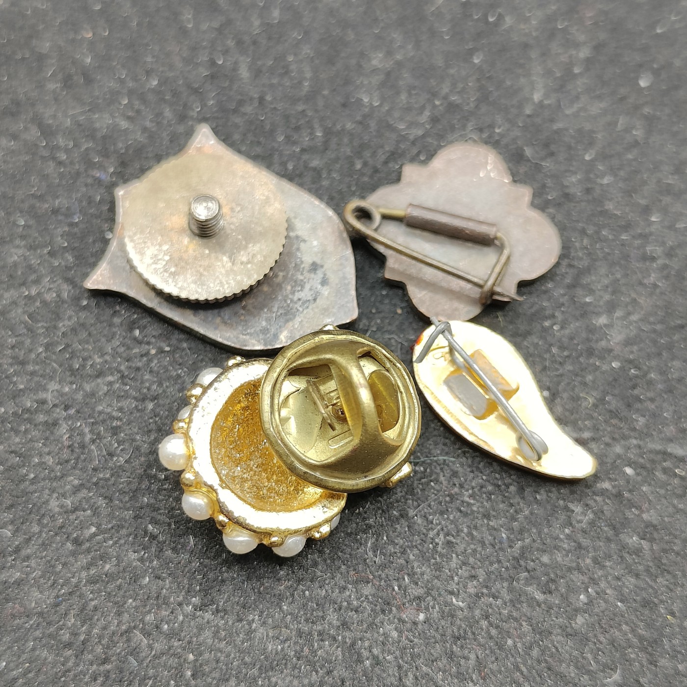 全场0元起拍 第71期 咸鱼国勋章拍卖专场 7月9日（周日）下午6：00开始 徽章一组