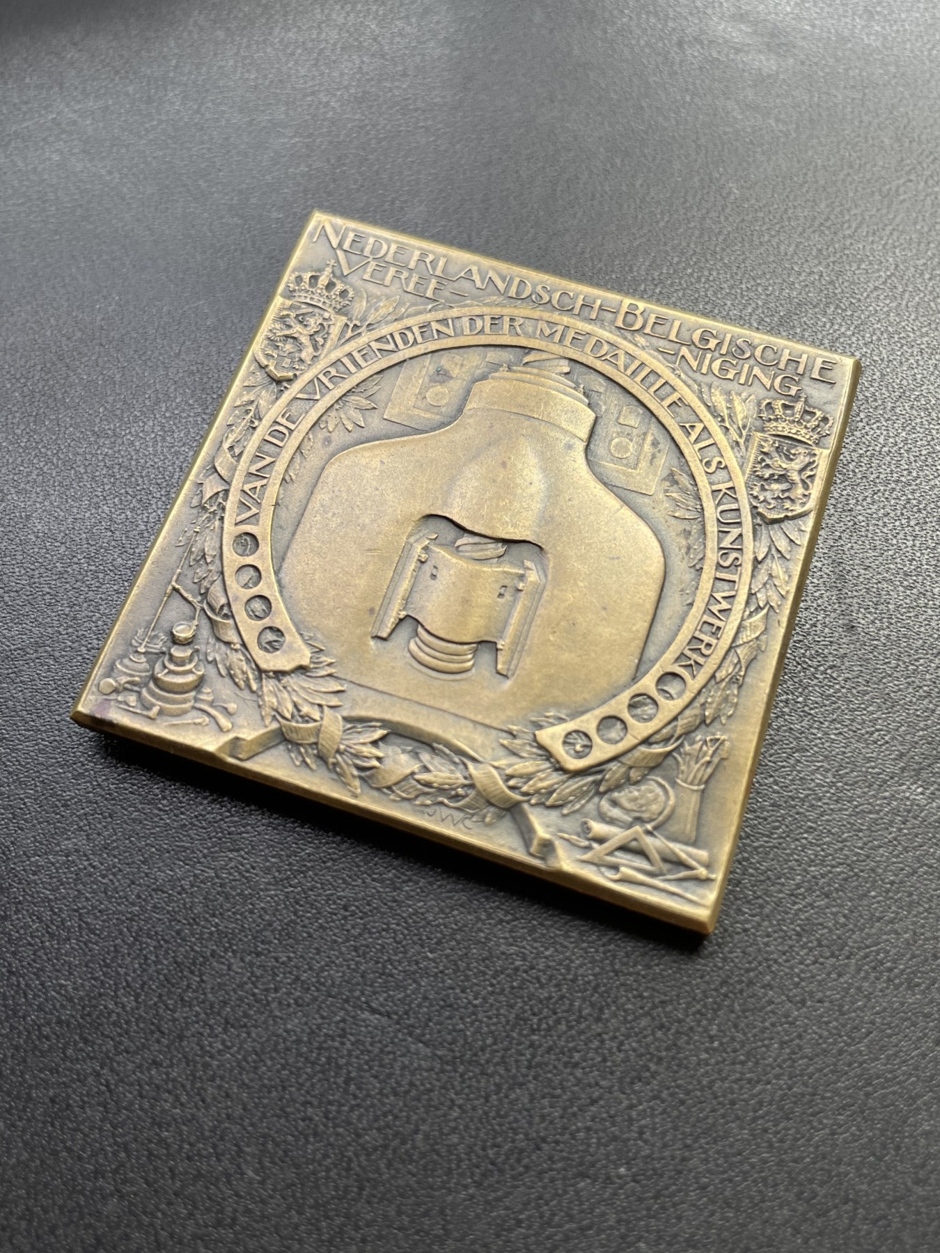 章牌专场-第26期 Wienecke～茜茨卡·维奈克15岁生日纪念铜章 （SHBAMA协会37号作品）尺寸：47×47 mm