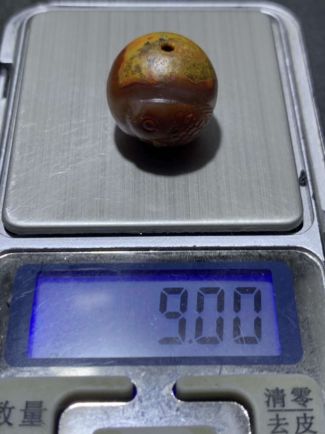 精美亚光紫罗兰草花纹战国红玛瑙手工俏色巧雕小丑鱼珠子一个