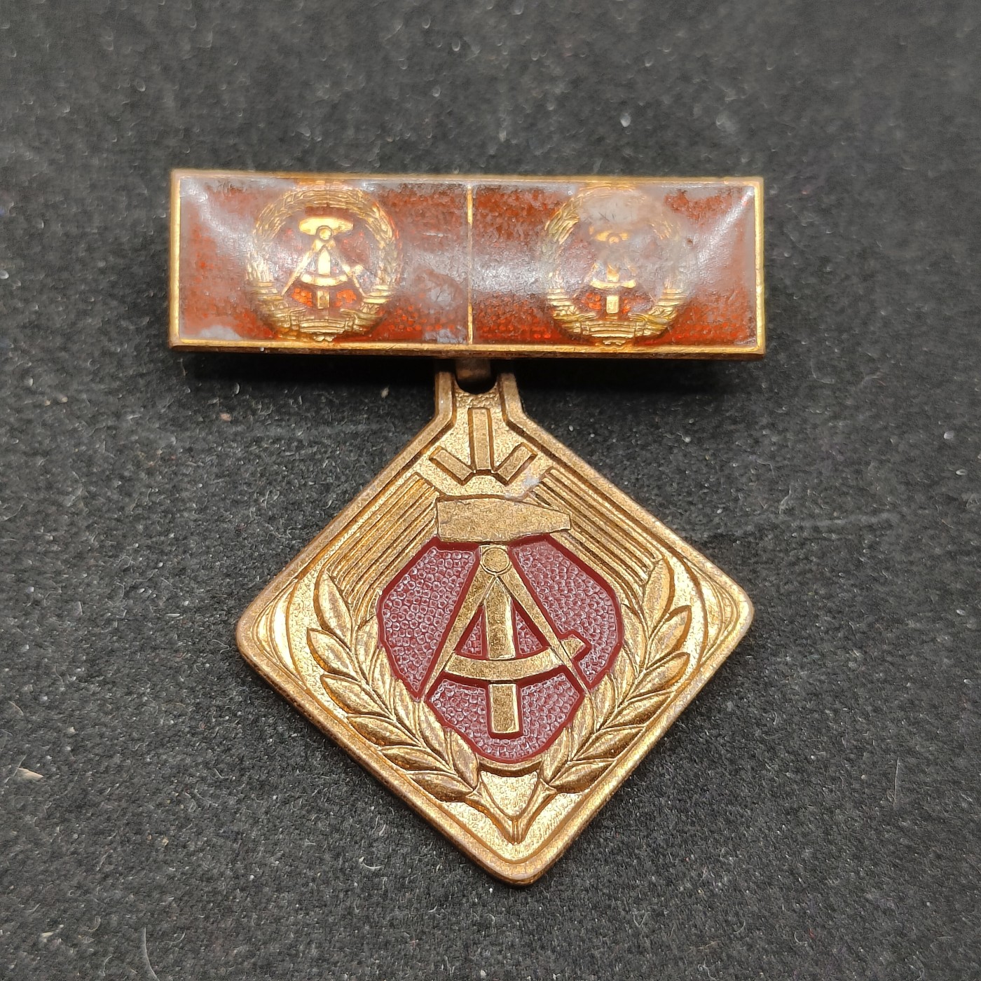 全场0元起拍 第71期 咸鱼国勋章拍卖专场 7月9日（周日）下午6：00开始 东德个人劳动积极份子奖章 两次获得