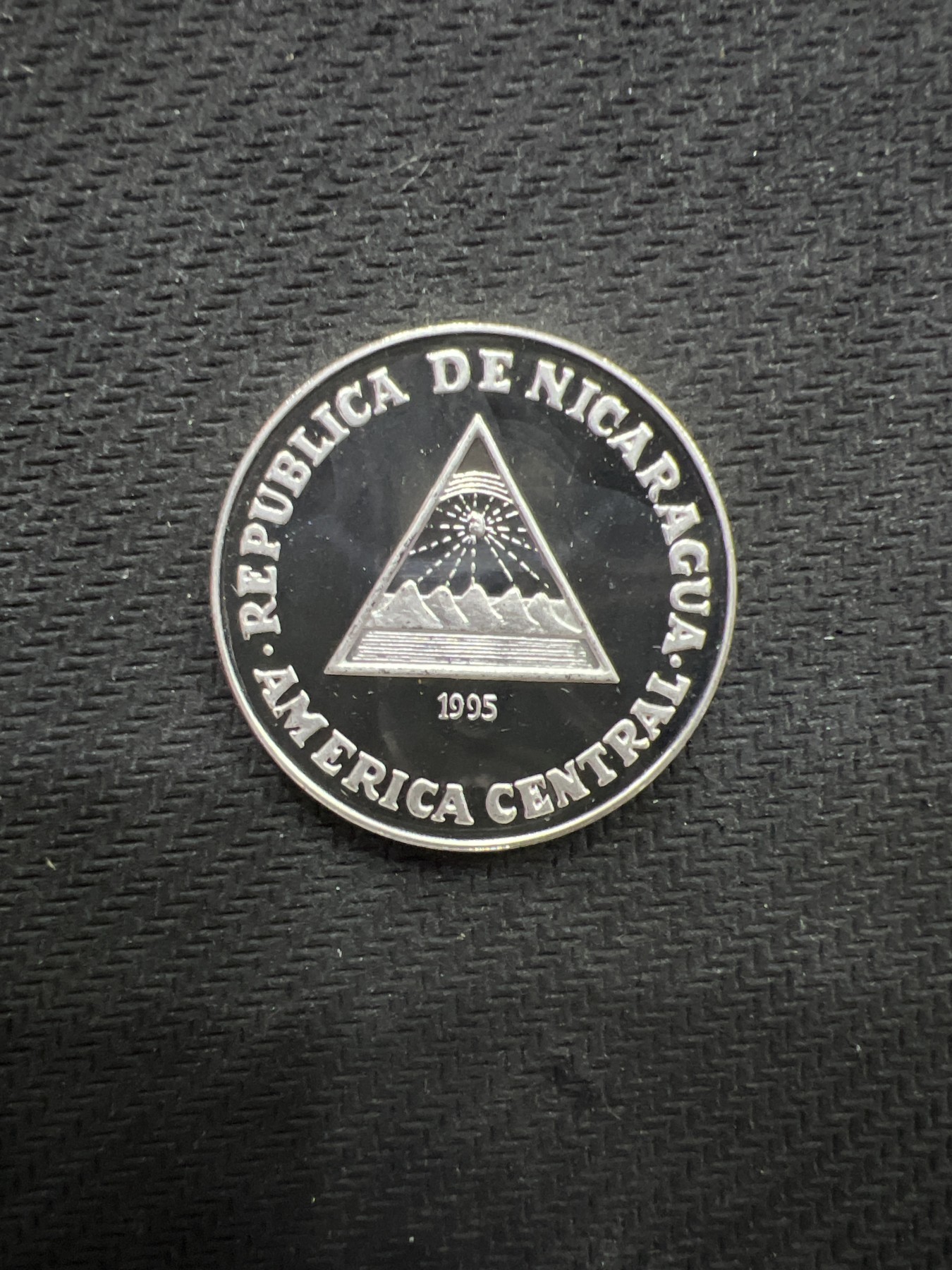 飞翔风筝第三场拍世界纸币银币硬币 尼加拉瓜1995年FAO精制银币