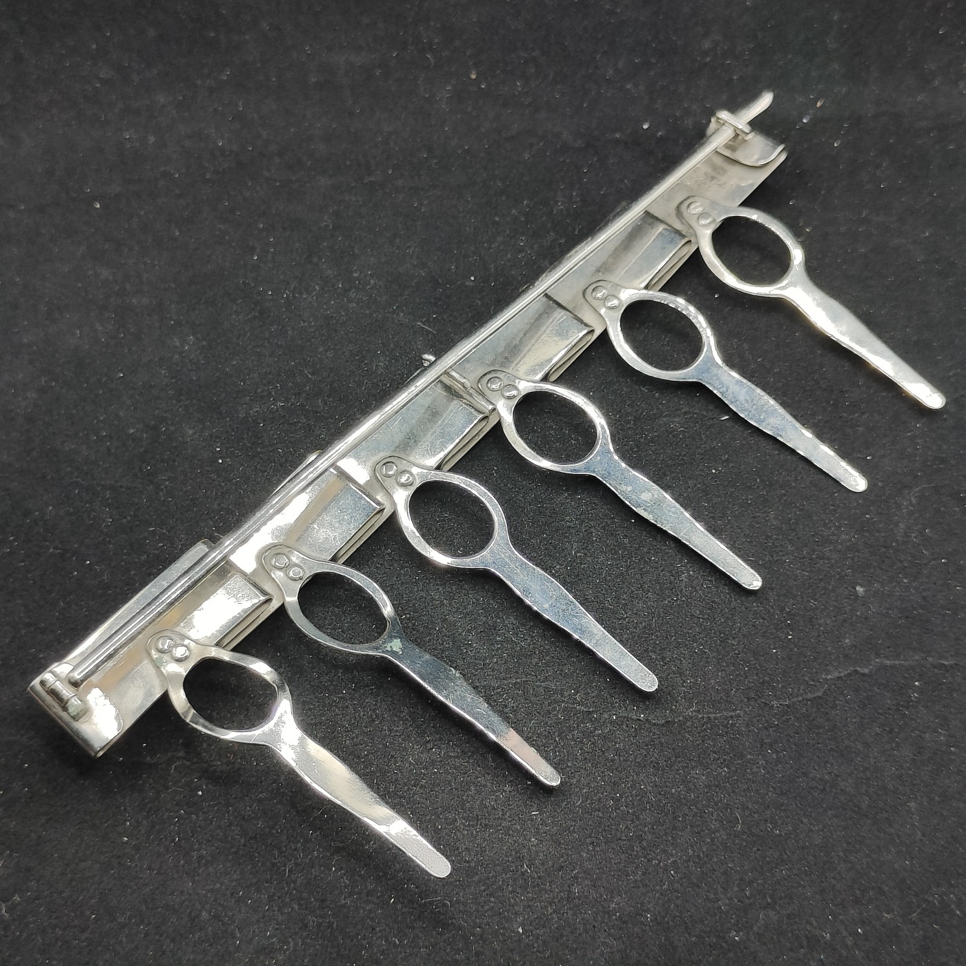 全场0元起拍 第71期 咸鱼国勋章拍卖专场 7月9日（周日）下午6：00开始 日本战时 钢制勋章七连挂