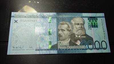 【世界钱币】精选微拍第64期暨2023年第十一期 裸钞专场（有最新展会卖剩品种） 2021年多米尼加2000比索 全新绝品尾号421