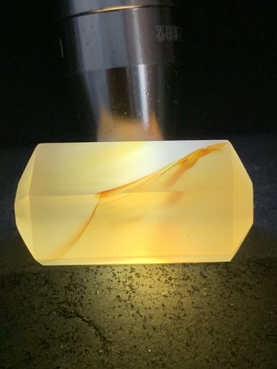 精美高玉化巴西玛瑙精工六棱珠一个， 精美高玉化巴西玛瑙精工六棱珠一个，