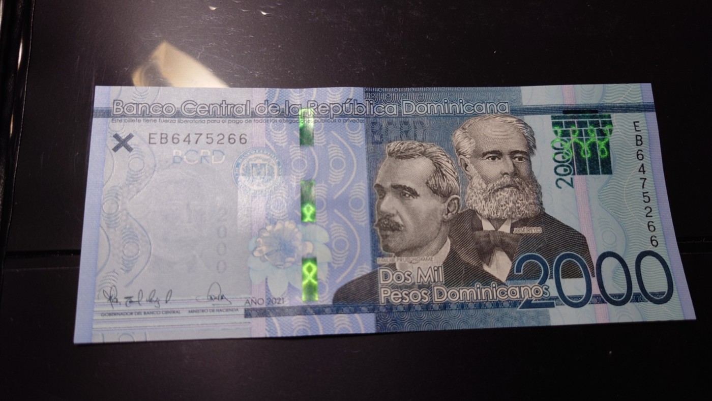 【世界钱币】精选微拍第64期暨2023年第十一期 裸钞专场（有最新展会卖剩品种） 2021年多米尼加2000比索 全新绝品尾号266