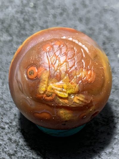 精美亚光紫罗兰草花纹战国红玛瑙手工俏色巧雕小丑鱼珠子一个 - 精美亚光紫罗兰草花纹战国红玛瑙手工俏色巧雕小丑鱼珠子一个