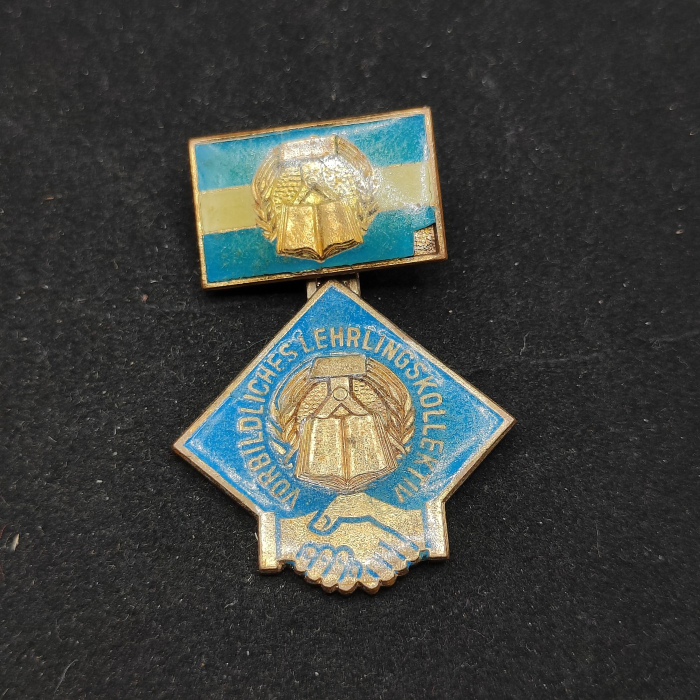 全场0元起拍 第71期 咸鱼国勋章拍卖专场 7月9日（周日）下午6：00开始 东德社会主义竞赛模范学习集体奖章