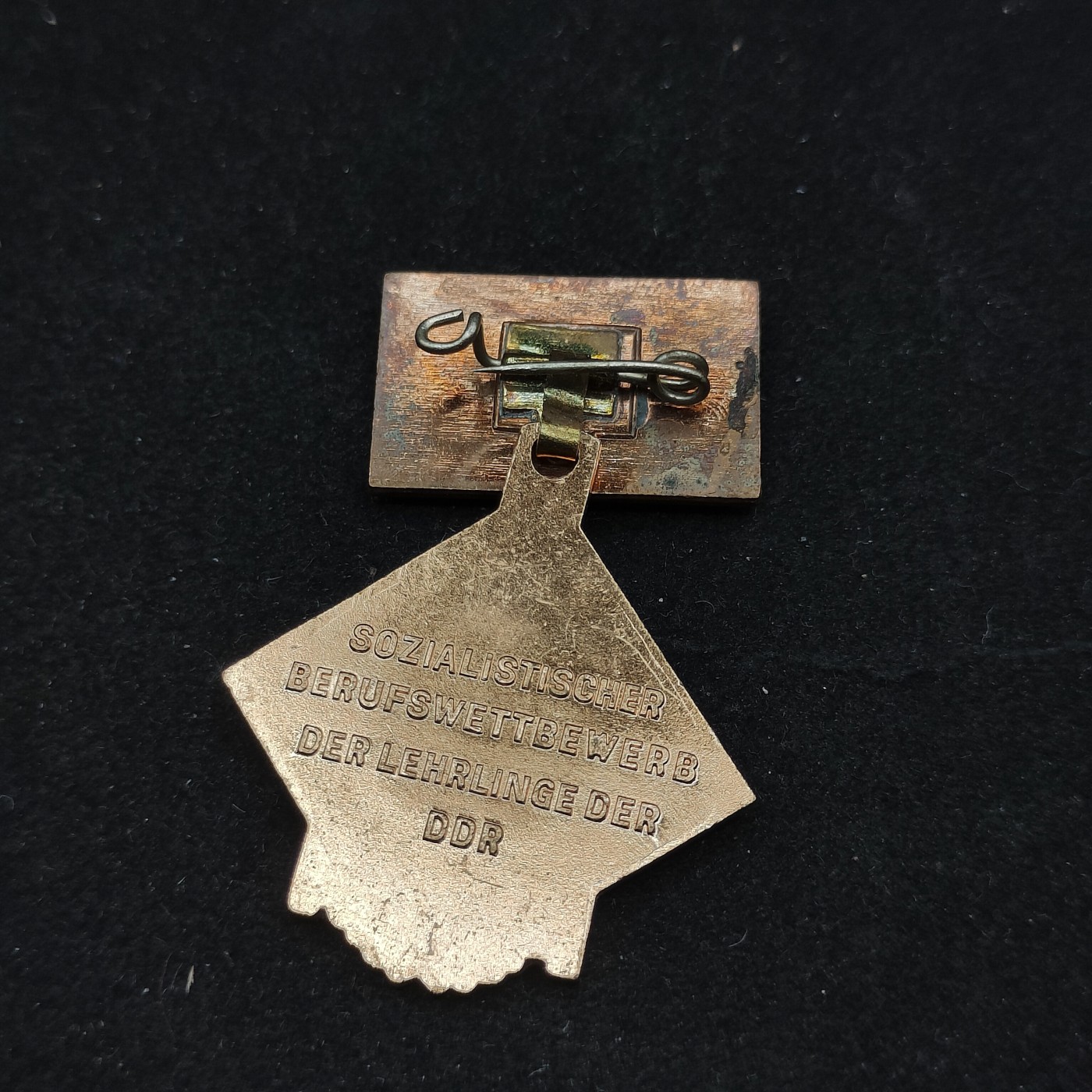 全场0元起拍 第71期 咸鱼国勋章拍卖专场 7月9日（周日）下午6：00开始 东德社会主义竞赛模范学习集体奖章