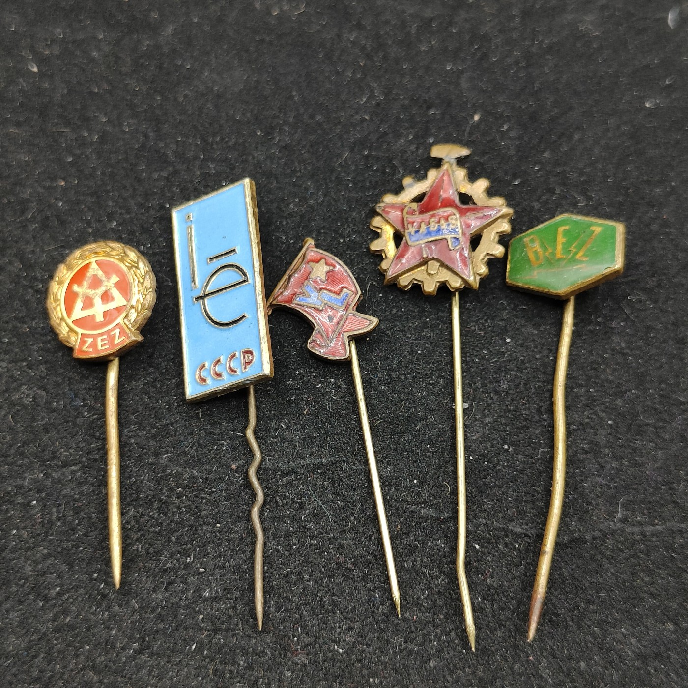 全场0元起拍 第71期 咸鱼国勋章拍卖专场 7月9日（周日）下午6：00开始 社会主义徽章五个