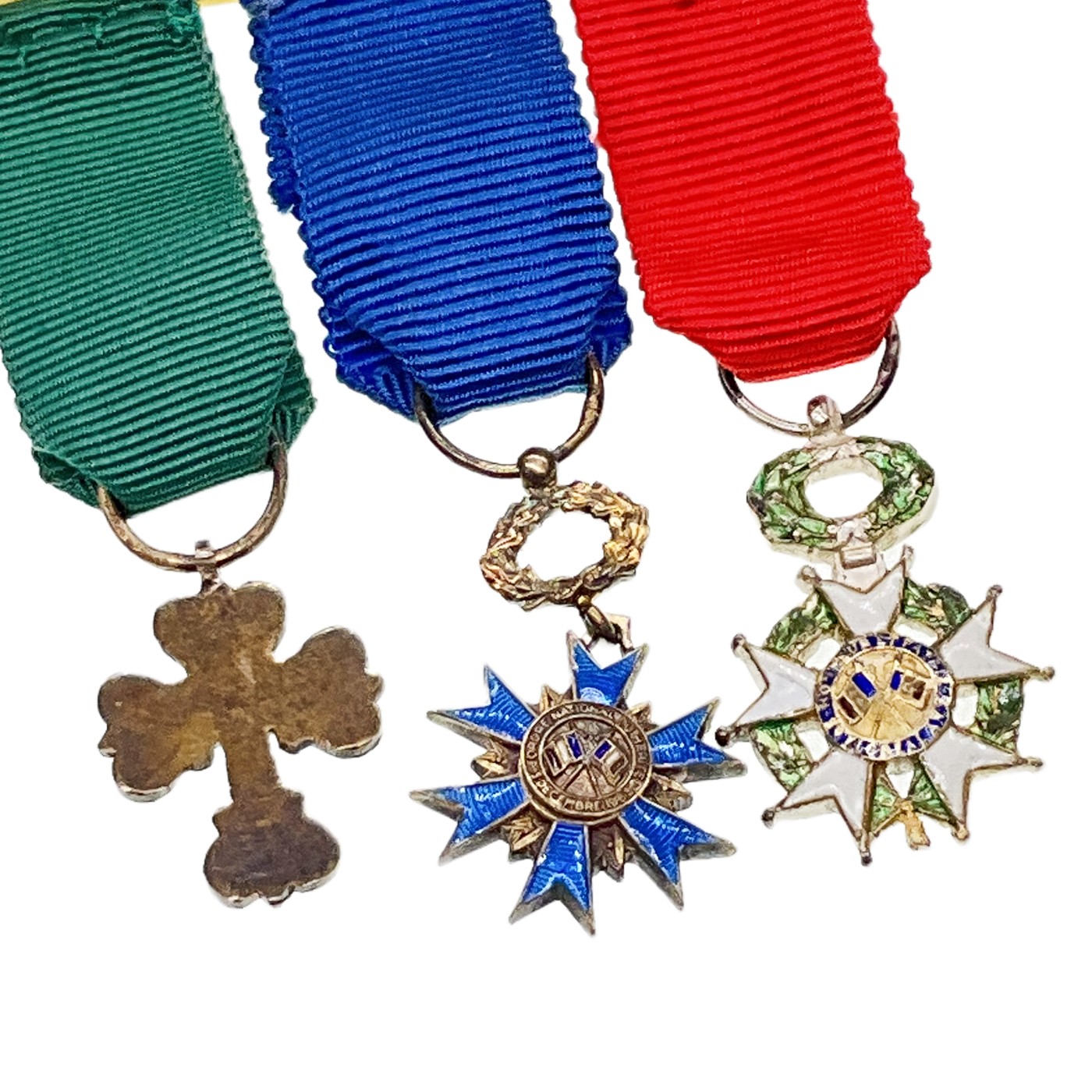 勋章奖章交易所2023.7.8群拍 法国迷你章联排，包含荣军、国家功勋、葡萄牙阿维什勋章，殖民奖章和印支奖章，阿维什珐琅完整较少见，鸽子勿扰