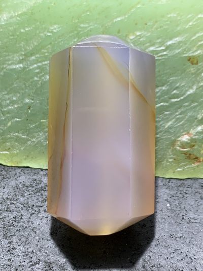 精美高玉化巴西玛瑙精工六棱珠一个， 精美高玉化巴西玛瑙精工六棱珠一个，