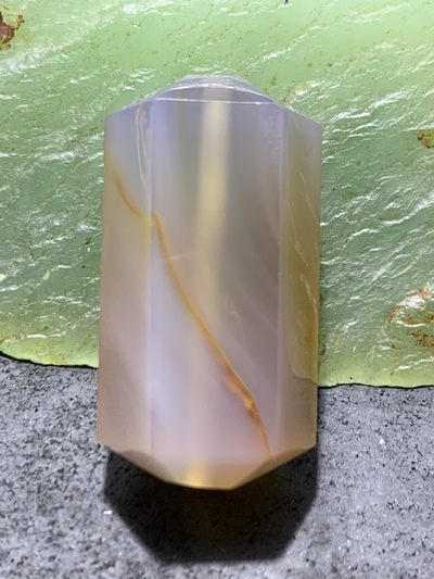 精美高玉化巴西玛瑙精工六棱珠一个， - 精美高玉化巴西玛瑙精工六棱珠一个，