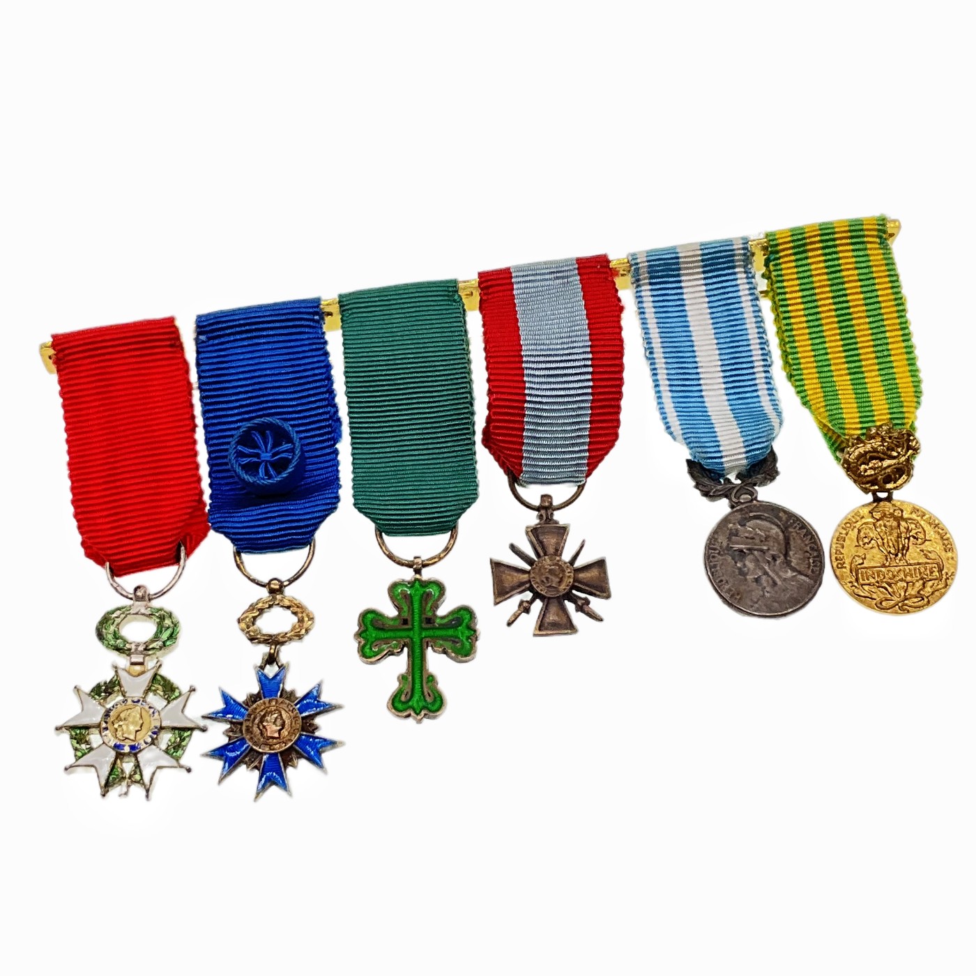 勋章奖章交易所2023.7.8群拍 法国迷你章联排，包含荣军、国家功勋、葡萄牙阿维什勋章，殖民奖章和印支奖章，阿维什珐琅完整较少见，鸽子勿扰