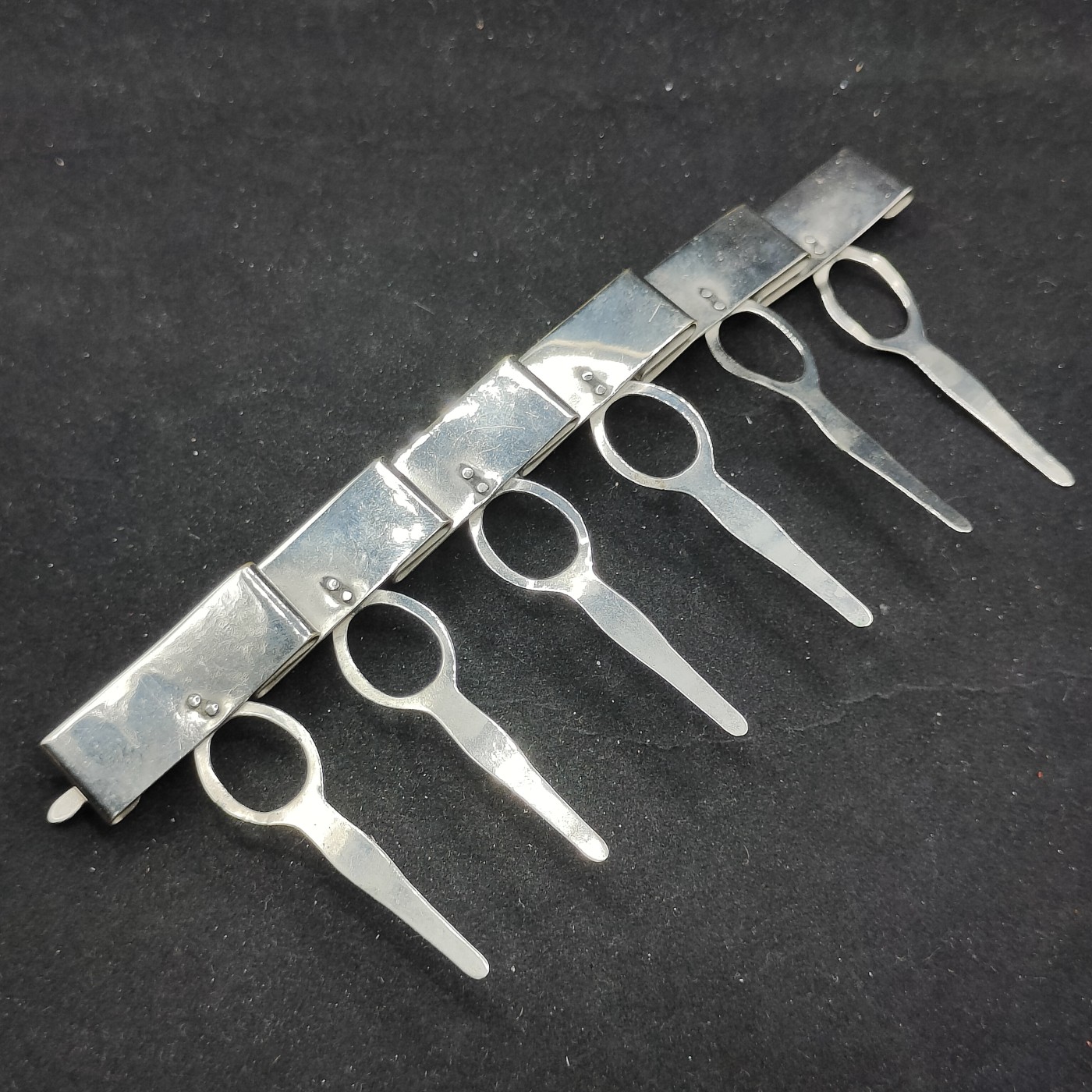 全场0元起拍 第71期 咸鱼国勋章拍卖专场 7月9日（周日）下午6：00开始 日本战时 钢制勋章七连挂