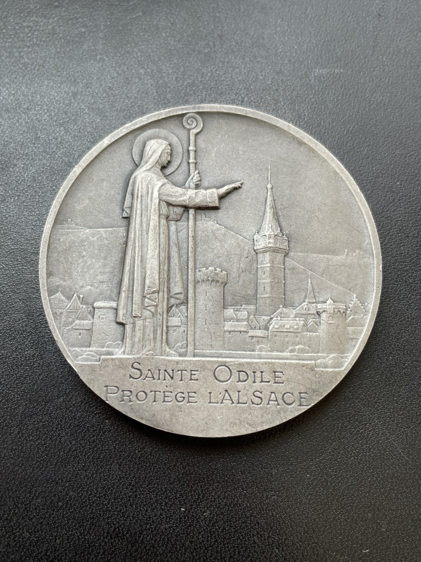章牌专场-第26期 Morlon ～1935年法国阿尔萨斯的守护圣人圣奥蒂勒大银章 直径：58 mm ，110 g