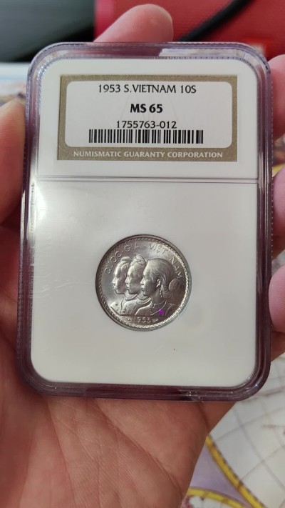 橡树集藏-006场 海纳百川 ngc-Ms65 1953年越南10绪 正面三姐妹 背面稻穗 顶级原光 老盒好品
