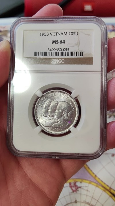 橡树集藏-006场 海纳百川 ngc-Ms64 1953年越南20绪 正面越南三姐妹 背面稻穗 打制底板佳 丝滑原光 老盒高品质