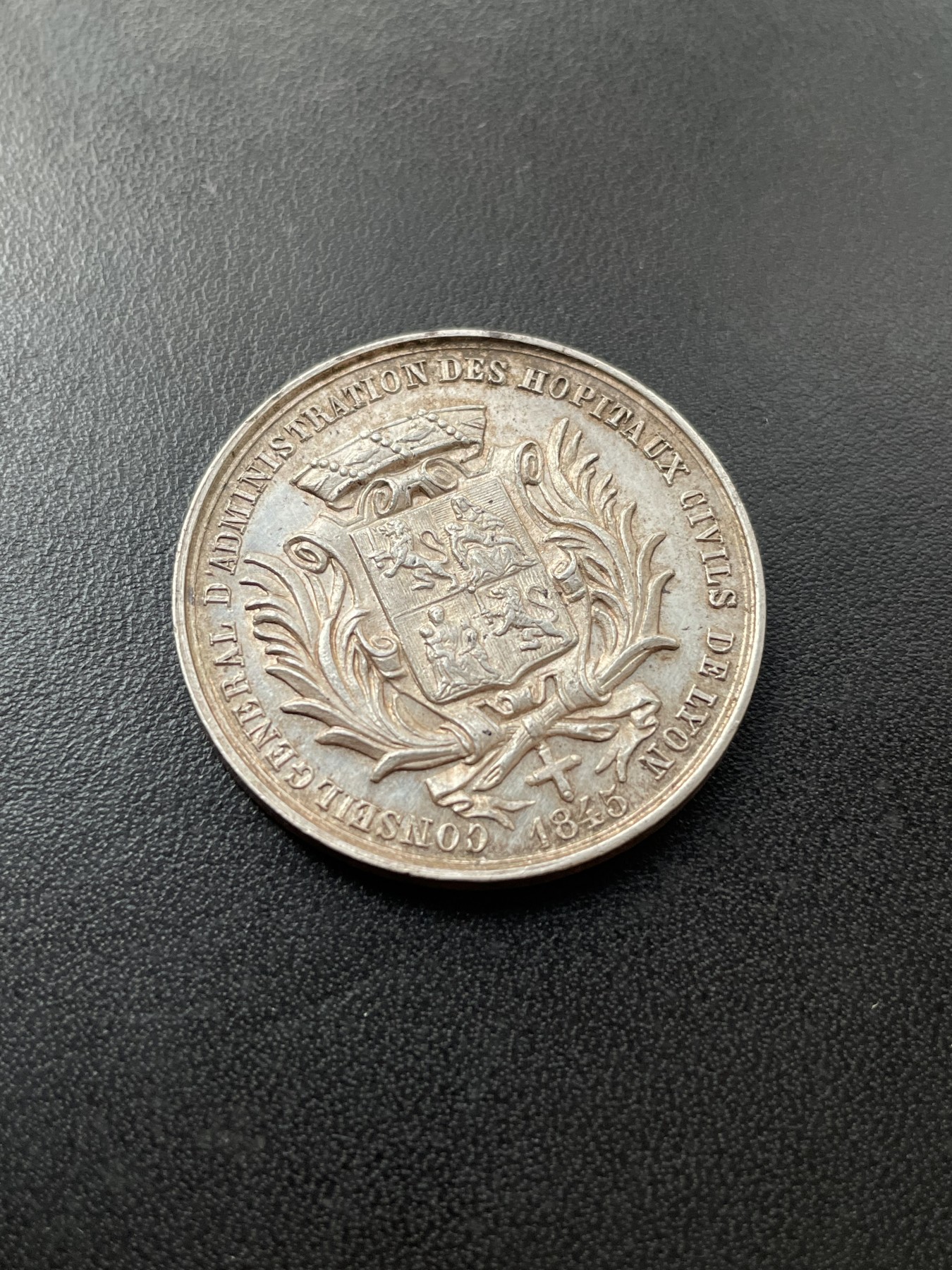 章牌专场-第26期 1865年法国里昂民用医院管理委员会银章 直径：35 mm，15.9 g