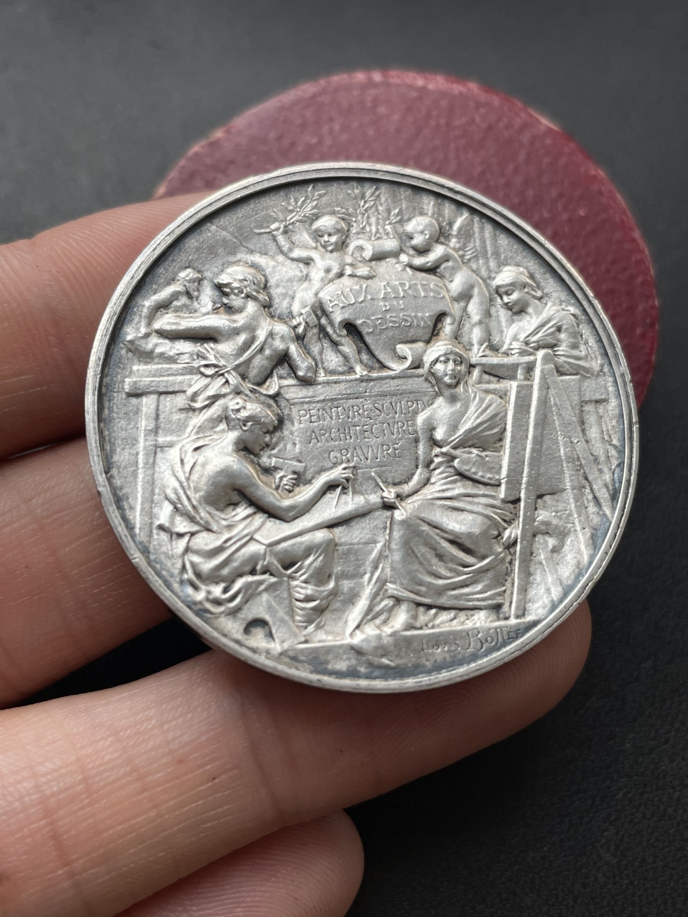 章牌专场-第26期 L.Bottee～1896年法国装饰艺术竞赛原盒银章 直径：42mm ，32.8 g