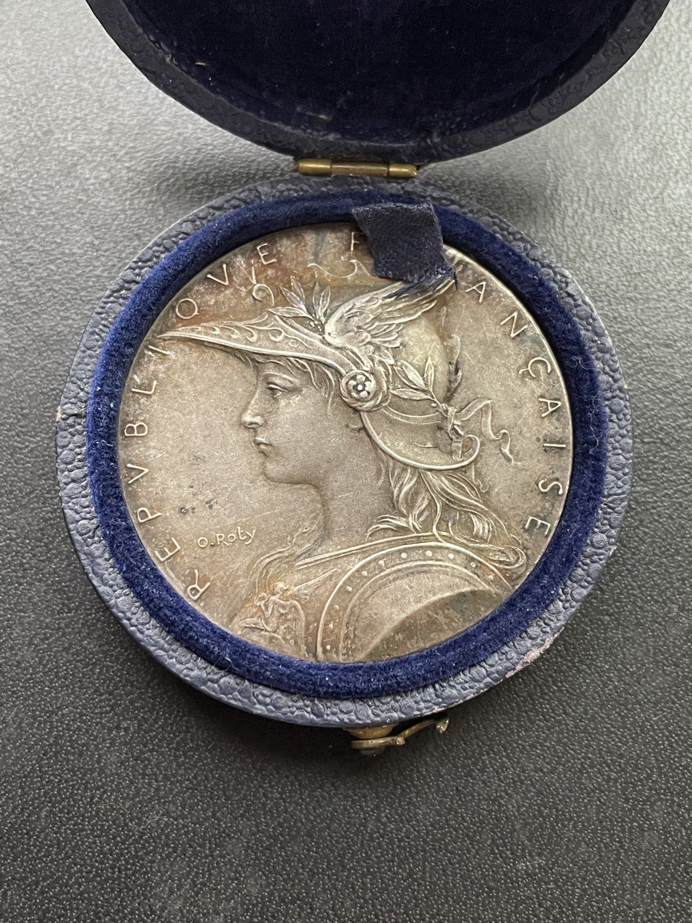 章牌专场-第26期 O.Roty～法国内政部戎装玛丽安娜原盒银章 直径：36 mm,21.6 g