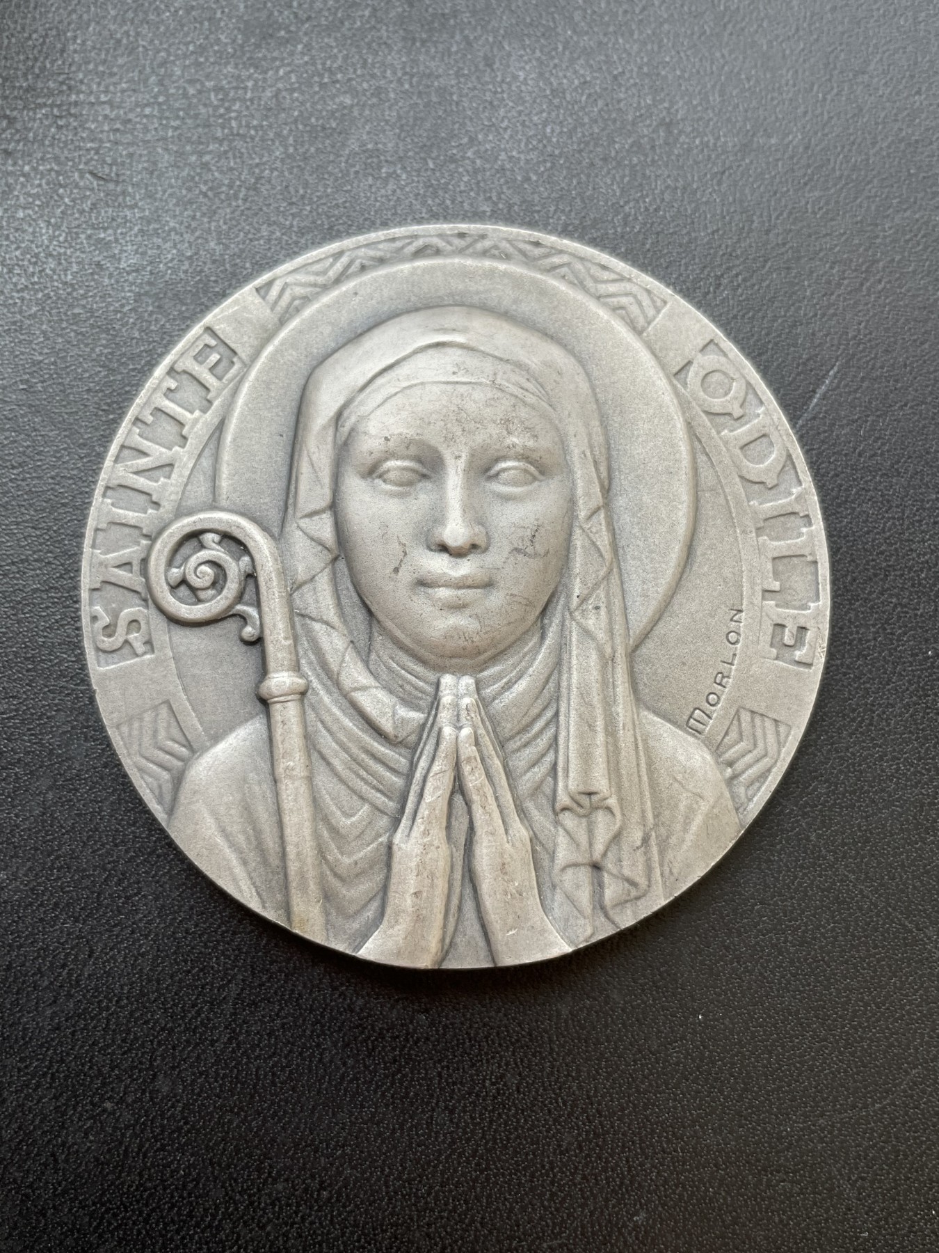 章牌专场-第26期 Morlon ～1935年法国阿尔萨斯的守护圣人圣奥蒂勒大银章 直径：58 mm ，110 g