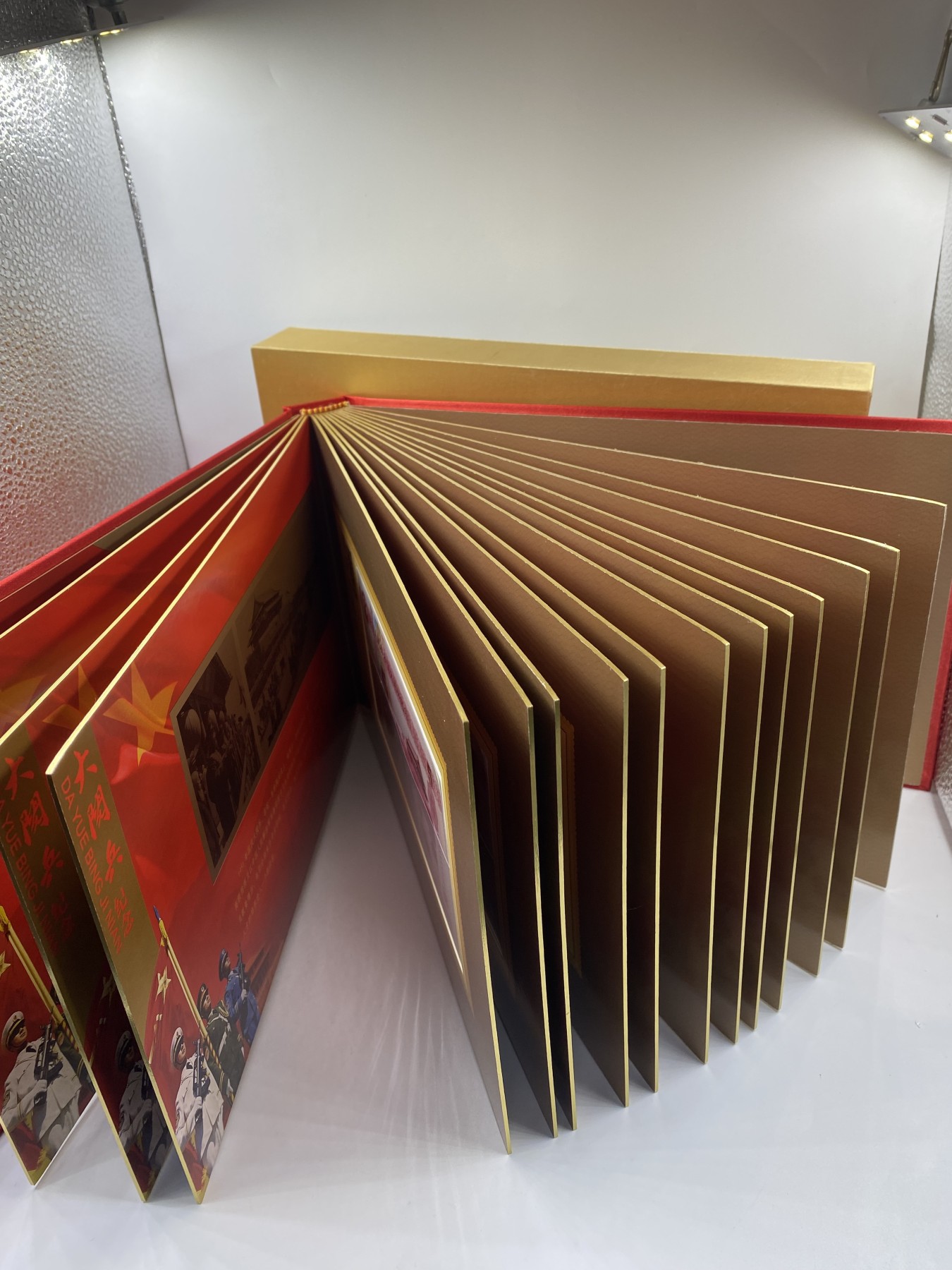 【金钰满堂钱币】拍卖第六期 福利多多 大家多多捧场 《大阅兵》纯银纪念钞/纯银5克*15枚共75克 15张银钞 发行价2980