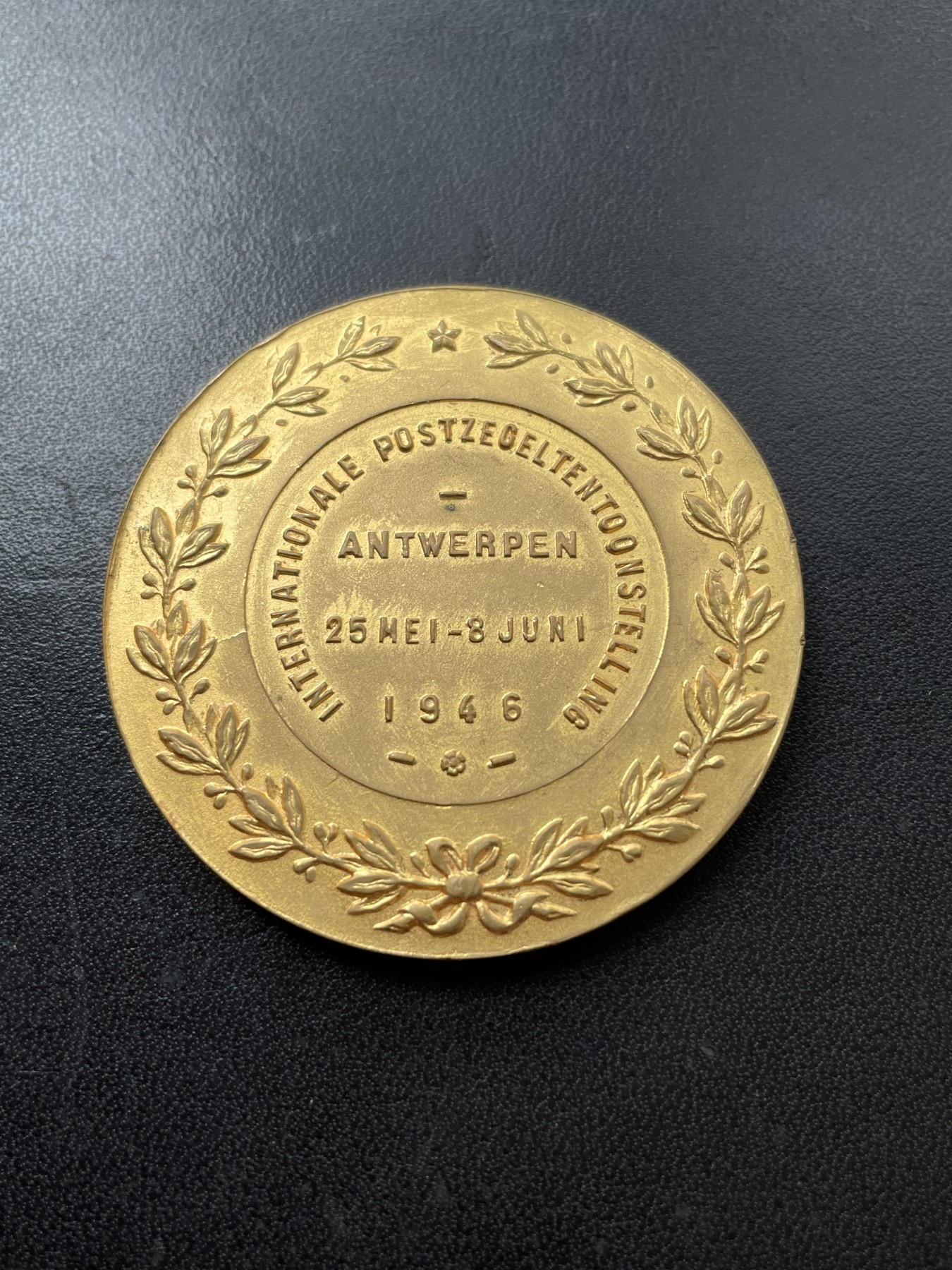 章牌专场-第26期 1946年安特卫普国际邮展镀金铜章 直径：50 mm