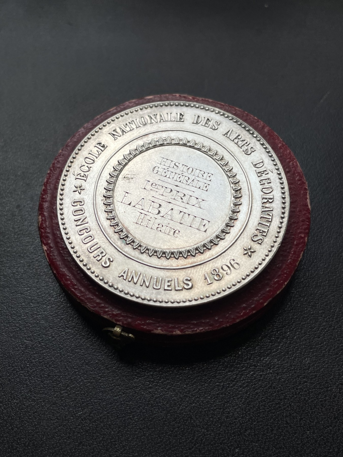 章牌专场-第26期 L.Bottee～1896年法国装饰艺术竞赛原盒银章 直径：42mm ，32.8 g