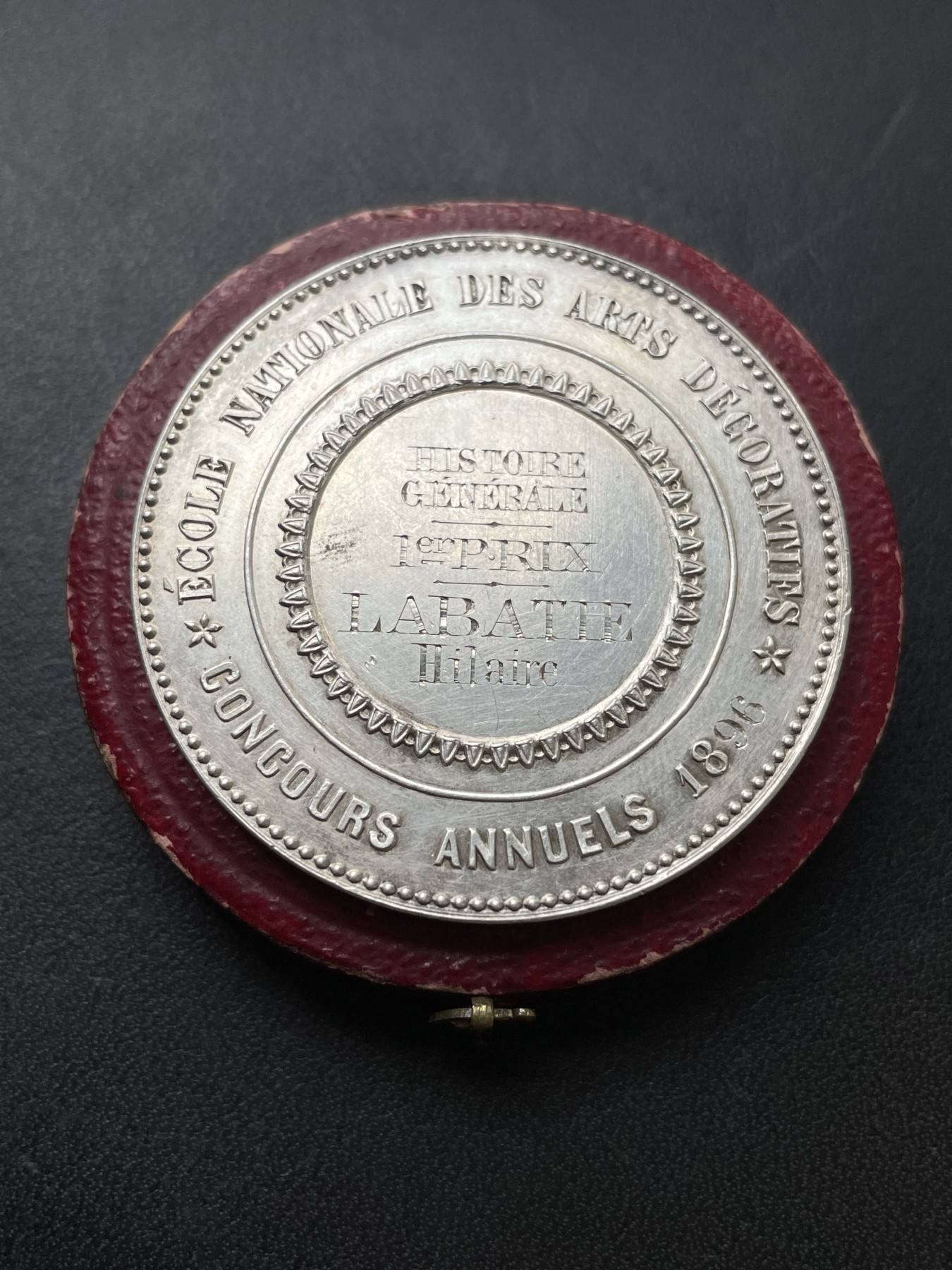 章牌专场-第26期 L.Bottee～1896年法国装饰艺术竞赛原盒银章 直径：42mm ，32.8 g