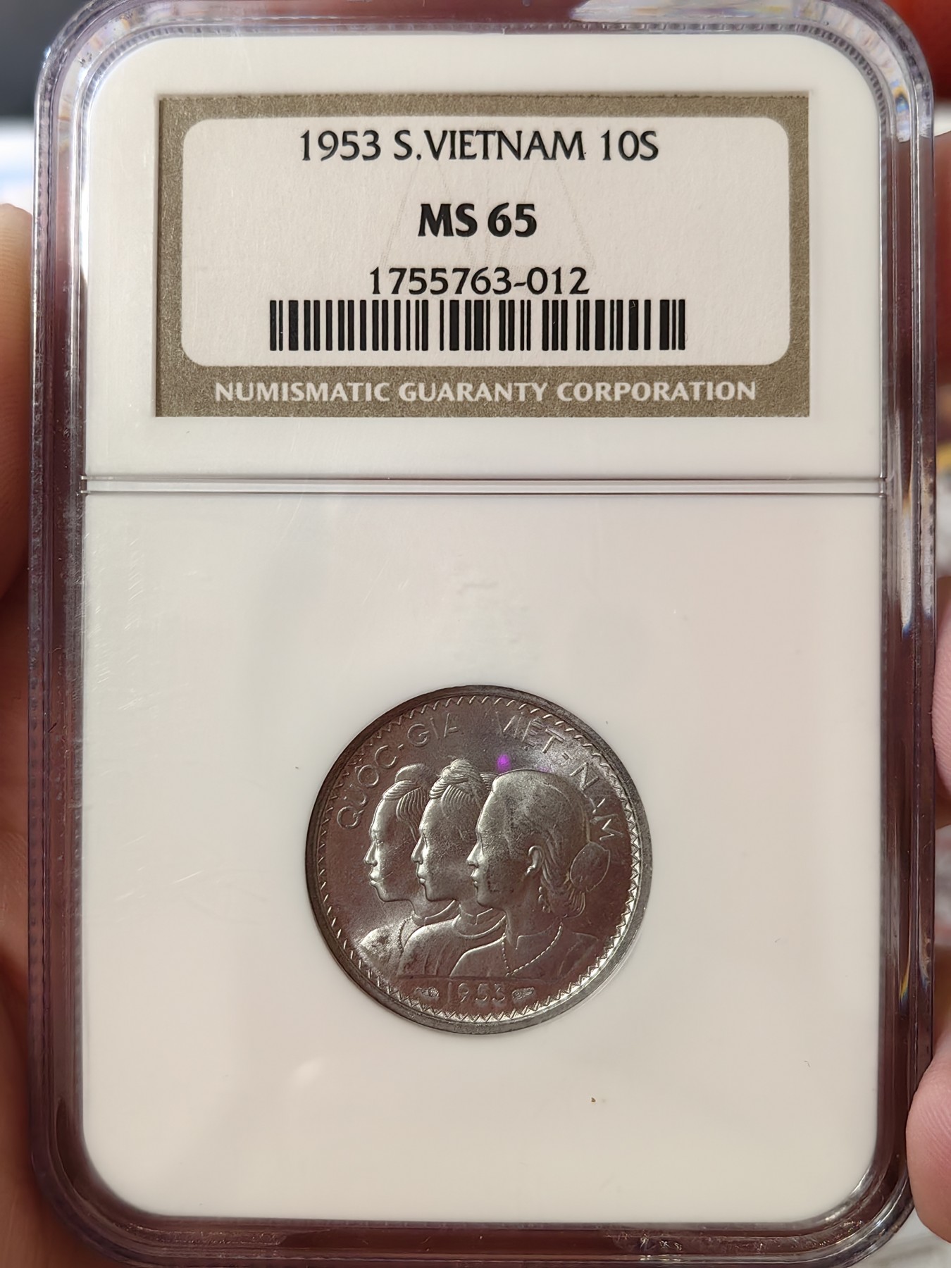 橡树集藏-006场 海纳百川 ngc-Ms65 1953年越南10绪 正面三姐妹 背面稻穗 顶级原光 老盒好品