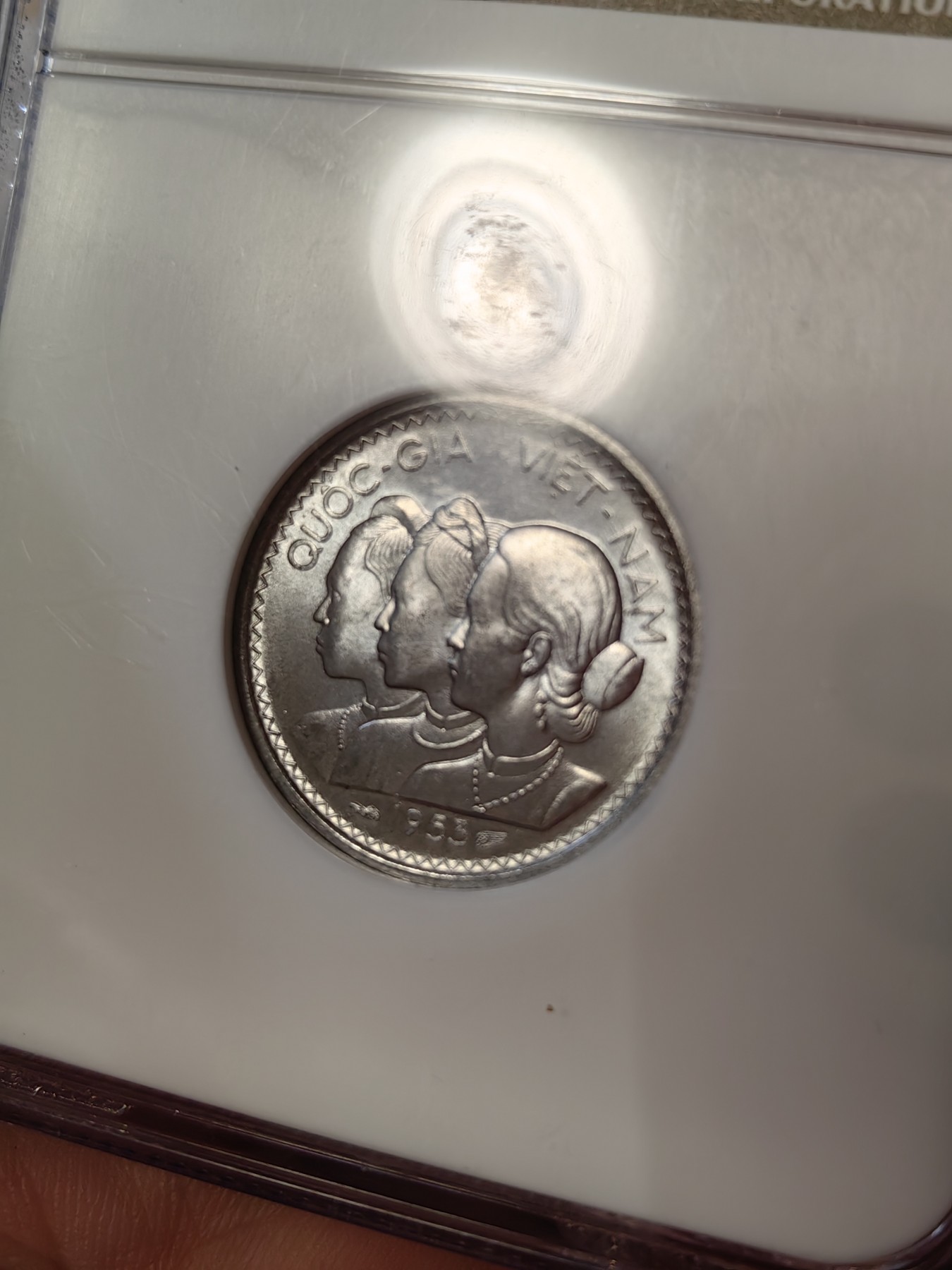 橡树集藏-006场 海纳百川 ngc-Ms65 1953年越南10绪 正面三姐妹 背面稻穗 顶级原光 老盒好品
