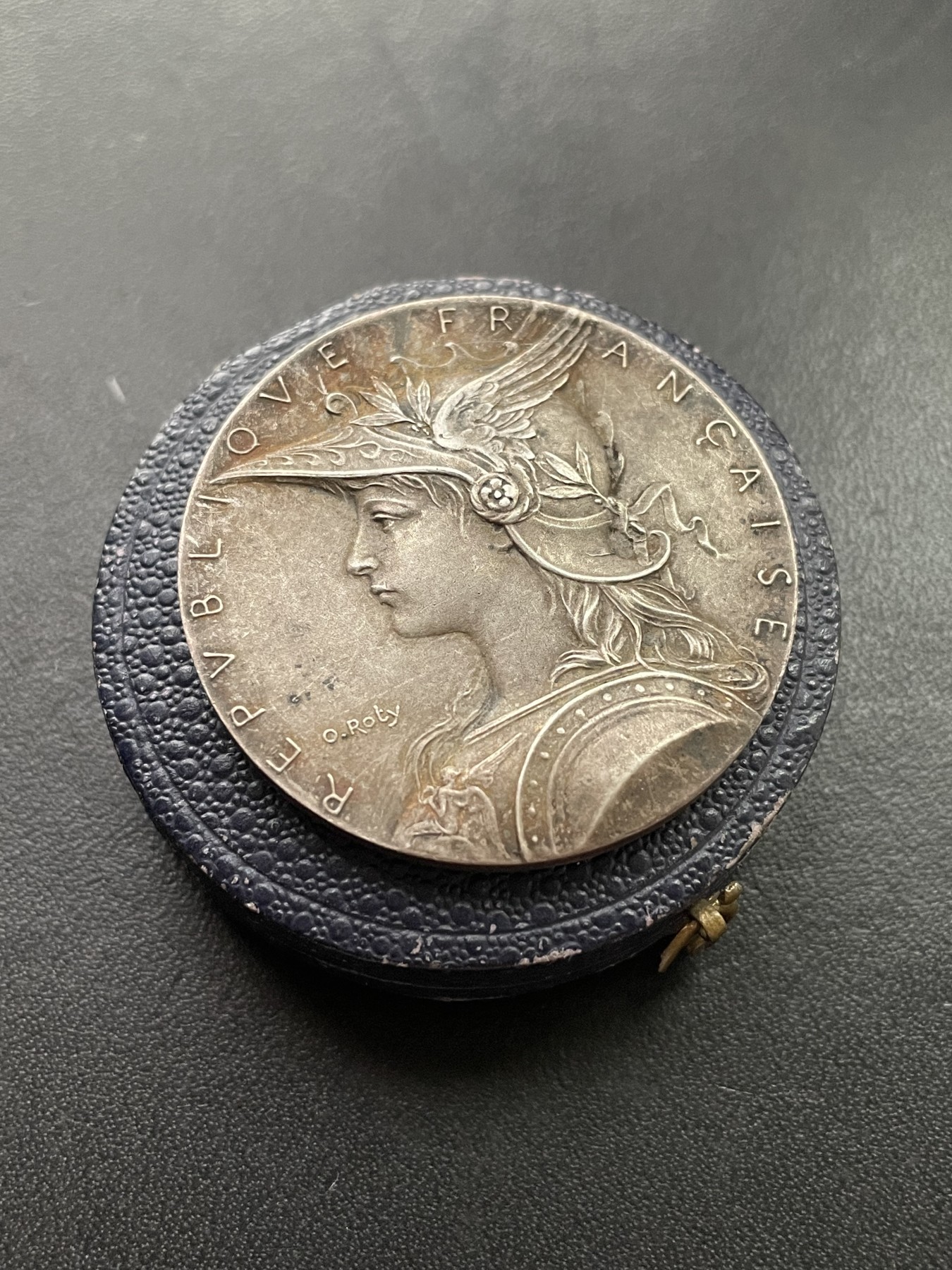 章牌专场-第26期 O.Roty～法国内政部戎装玛丽安娜原盒银章 直径：36 mm,21.6 g