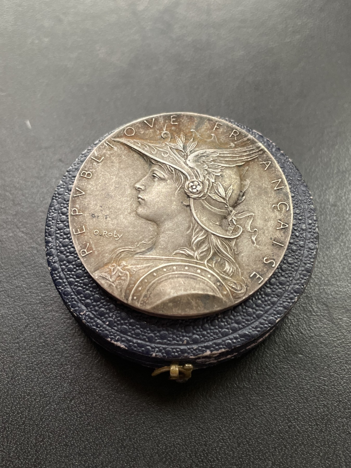 章牌专场-第26期 O.Roty～法国内政部戎装玛丽安娜原盒银章 直径：36 mm,21.6 g