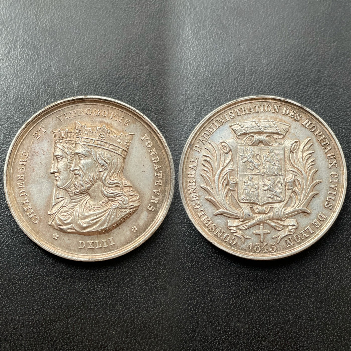 章牌专场-第26期 1865年法国里昂民用医院管理委员会银章 直径：35 mm，15.9 g