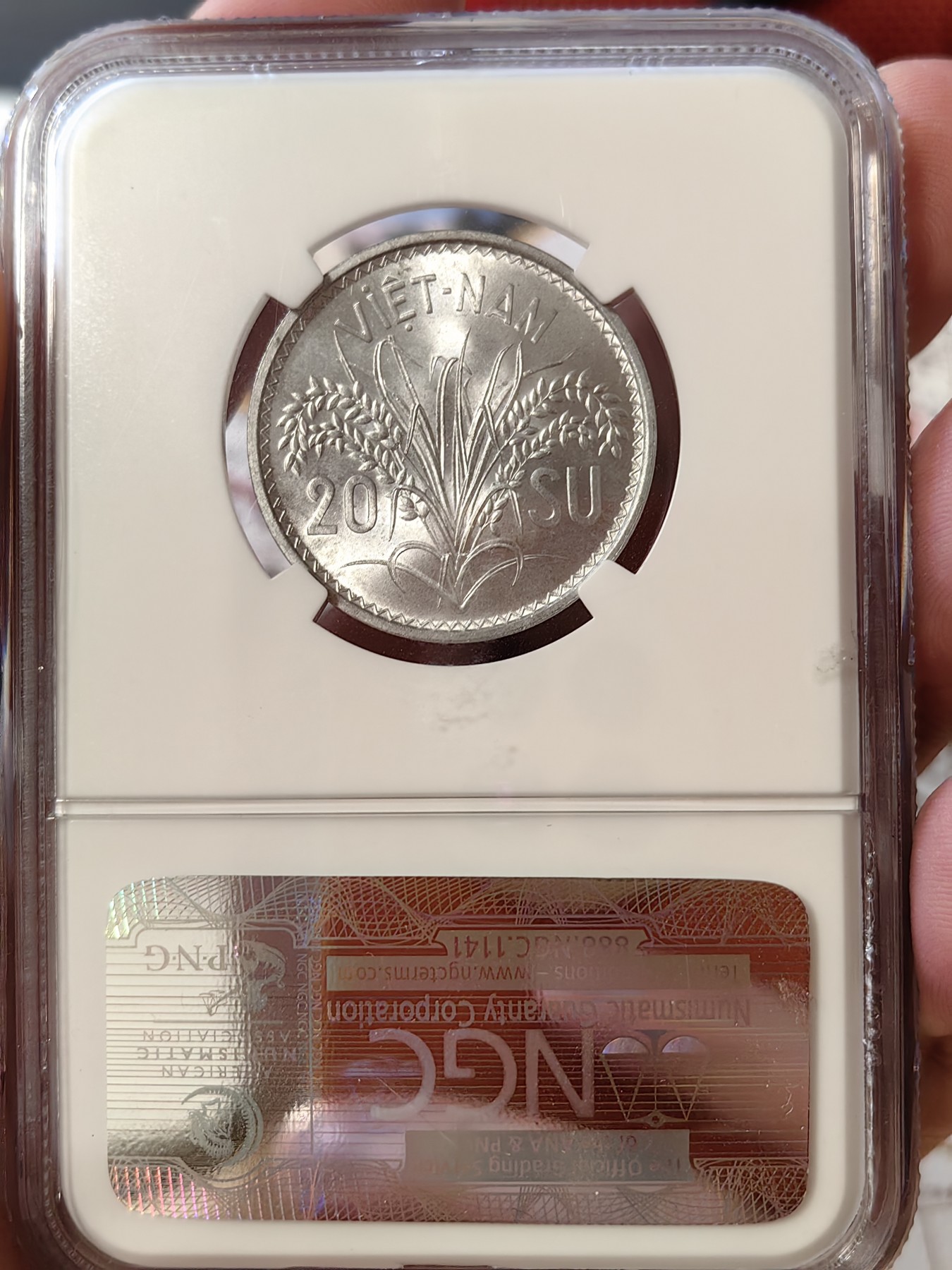 橡树集藏-006场 海纳百川 ngc-Ms64 1953年越南20绪 正面越南三姐妹 背面稻穗 打制底板佳 丝滑原光 老盒高品质