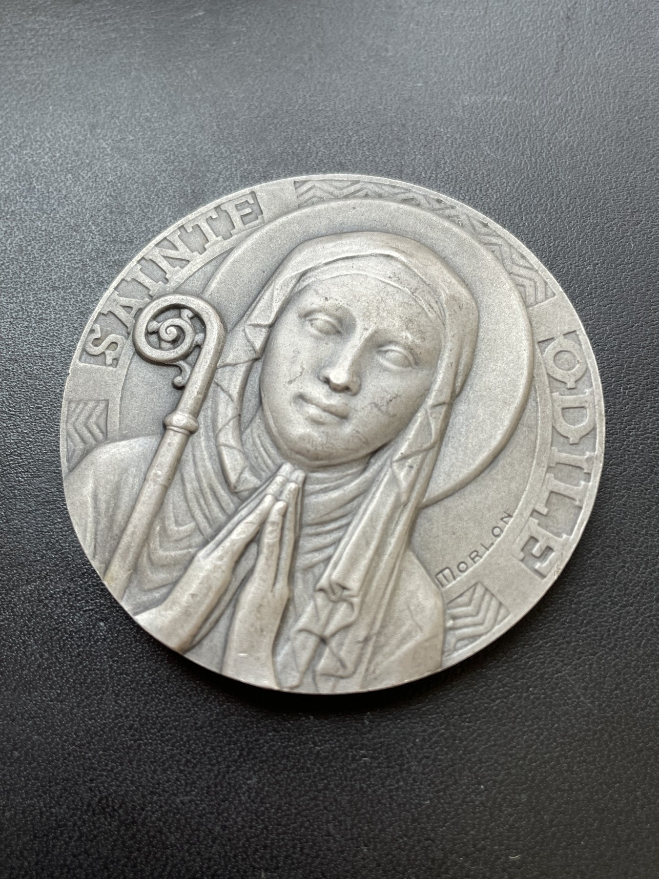 章牌专场-第26期 Morlon ～1935年法国阿尔萨斯的守护圣人圣奥蒂勒大银章 直径：58 mm ，110 g