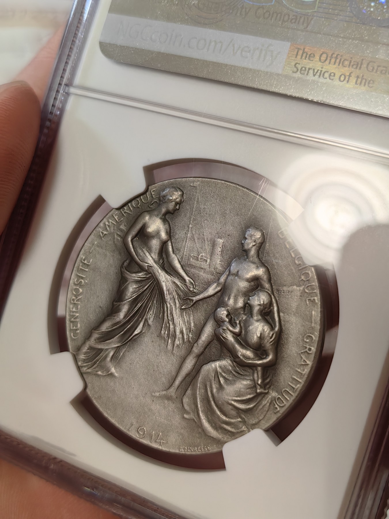 橡树集藏-006场 海纳百川 ngc-Ms66 1914年比利时镀银铜章 美利坚慷慨援助 数据库冠军分 高分好状态无出其右 高浮雕完美底板 裸体美利坚女神绝美 画面生动形象