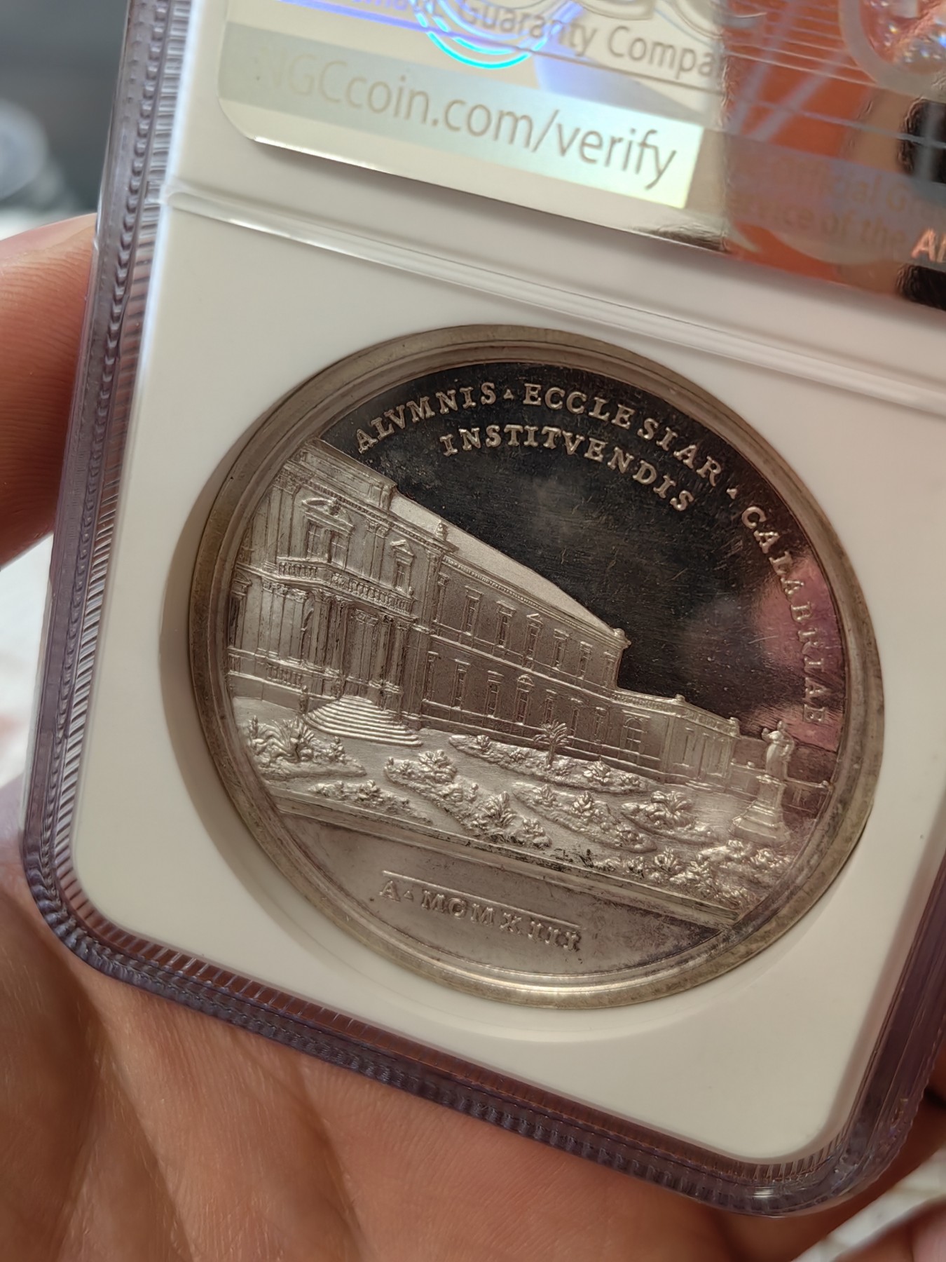 橡树集藏-006场 海纳百川 NGC-64 梵蒂冈 1913 教皇庇护十世（肖像朝左）罗马教皇神学院银章，高分，高浮雕镜面，细节精美，加厚盒