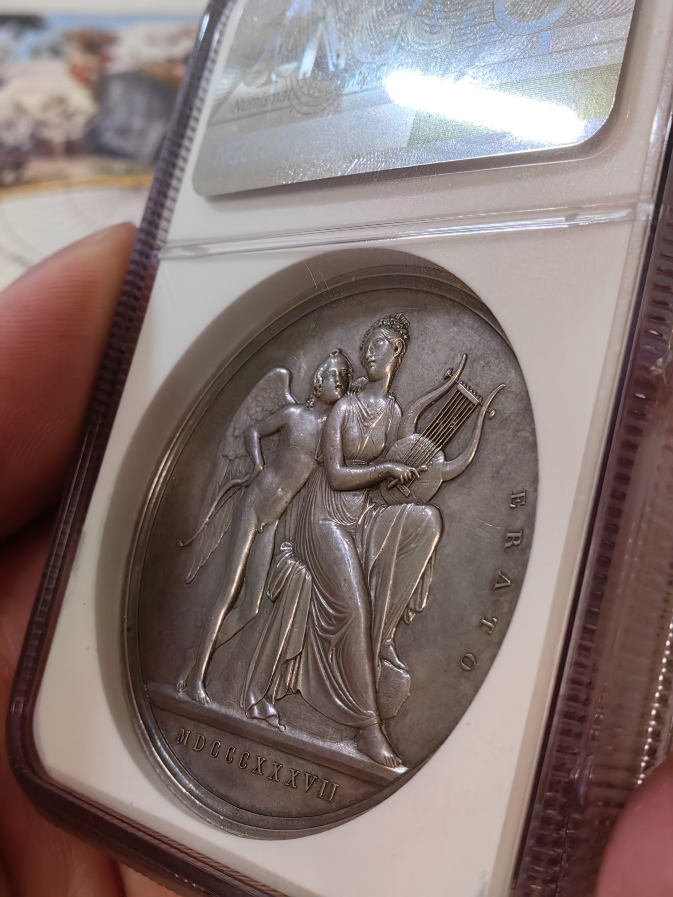 橡树集藏-006场 海纳百川 NGC-61 丹麦艺术家阿尔伯特. 托瓦尔森，1837，“爱神”大银章（46mm,45g),老包浆，低评好状态，背面图案为厄剌托手持七弦琴，丘比特持弓依偎。