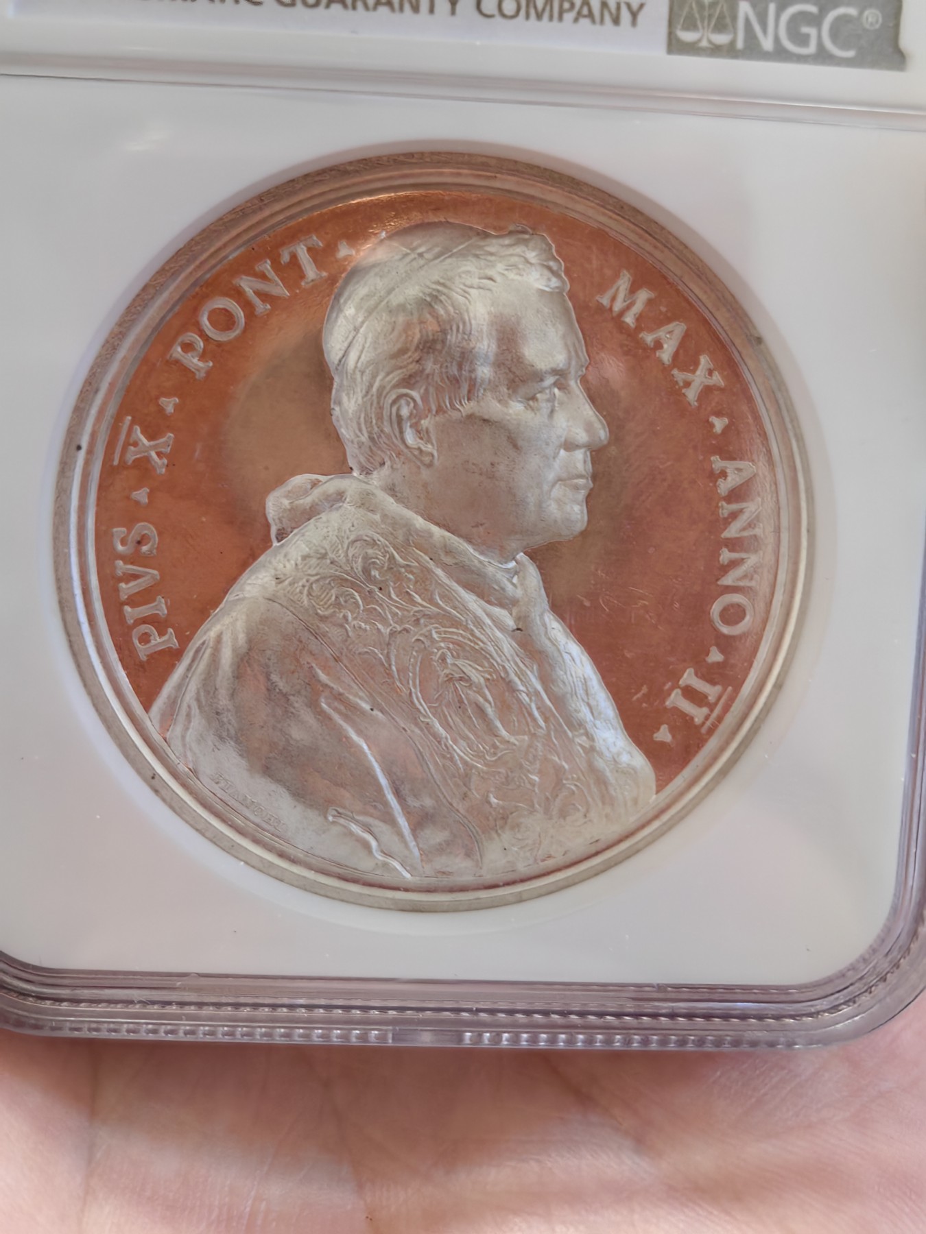 橡树集藏-006场 海纳百川 NGC-64 梵蒂冈 1904 教皇庇护十世（肖像朝右）封圣银章，高分，高浮雕镜面，加厚盒。