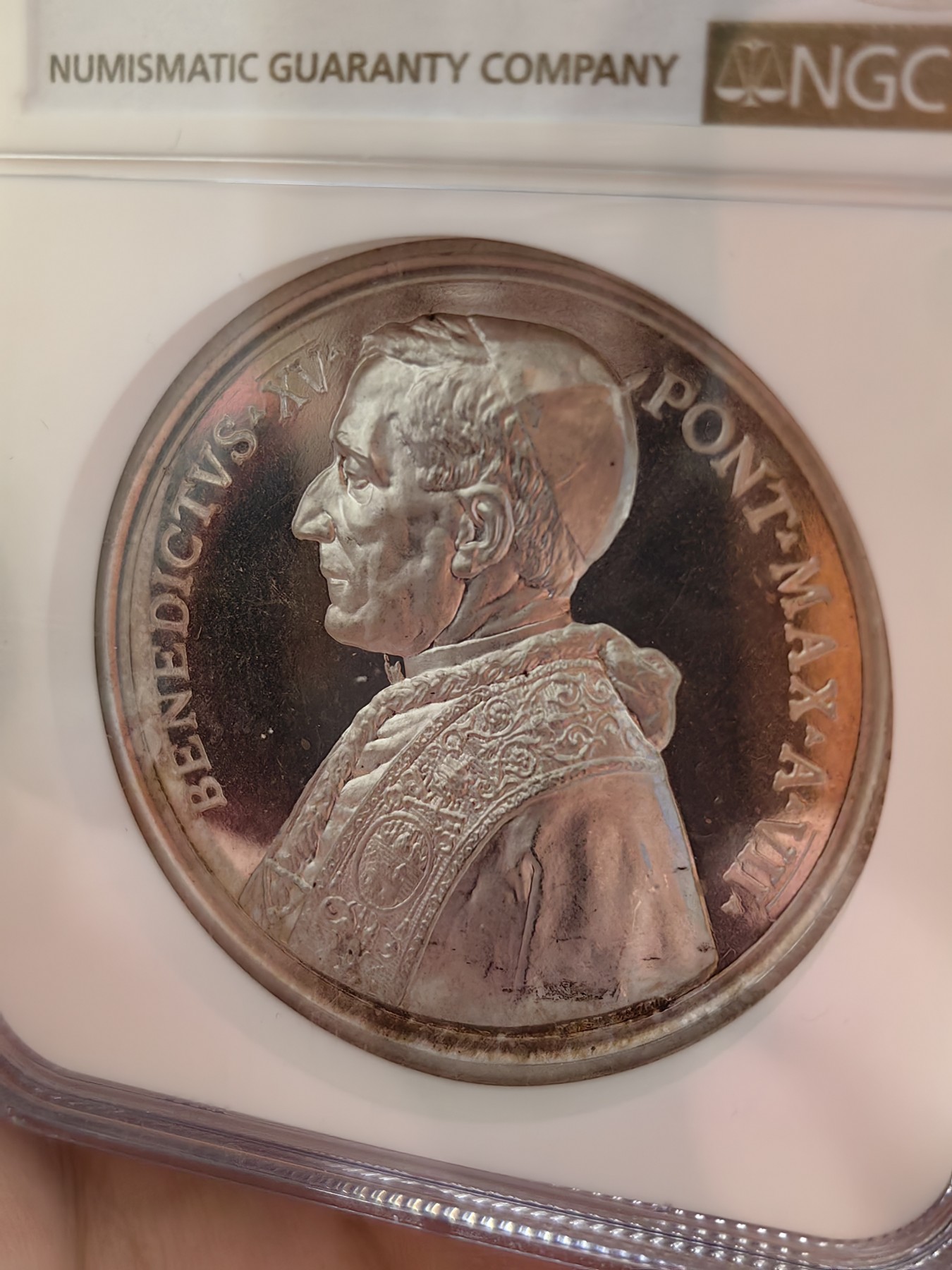 橡树集藏-006场 海纳百川 NGC-64 梵蒂冈 1920，教皇本笃十五世，“圣. 以法莲”封圣银章，高分，高浮雕镜面，细节精美，加厚盒。