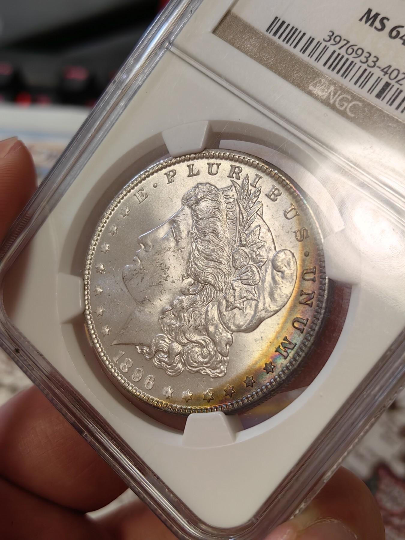 橡树集藏-006场 海纳百川 ngc-MS64   1896年美国摩根1美元银币 月牙彩标准器 原银霜光 老盒子严评