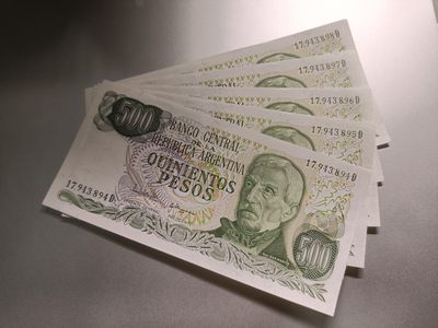 【专场20230706】遗世独立的大洲和挺穷的大洲——美洲/非洲钞/币专场 - 【拍品001】阿根廷1976版500比索UNC批量五张圣马丁将军