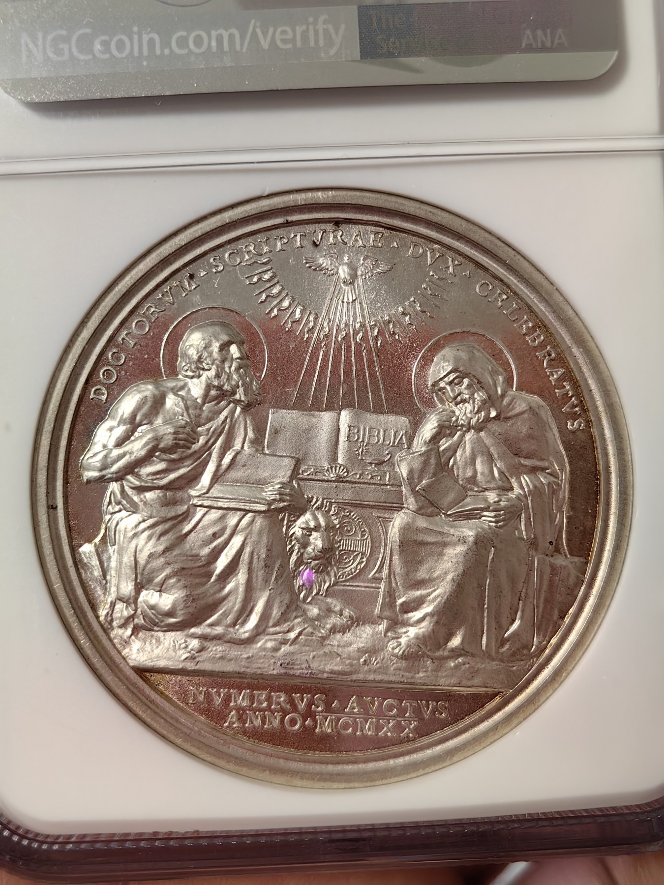 橡树集藏-006场 海纳百川 NGC-64 梵蒂冈 1920，教皇本笃十五世，“圣. 以法莲”封圣银章，高分，高浮雕镜面，细节精美，加厚盒。