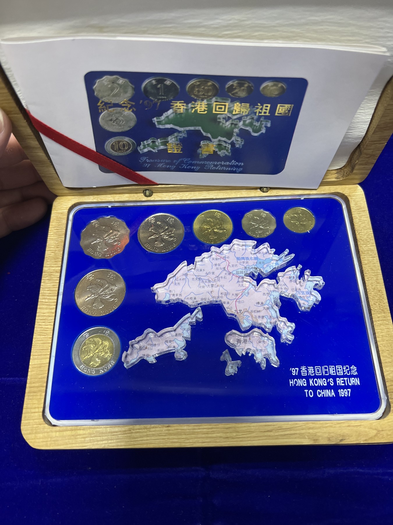 飞翔风筝第三场拍世界纸币银币硬币 香港礼品包装7枚硬币