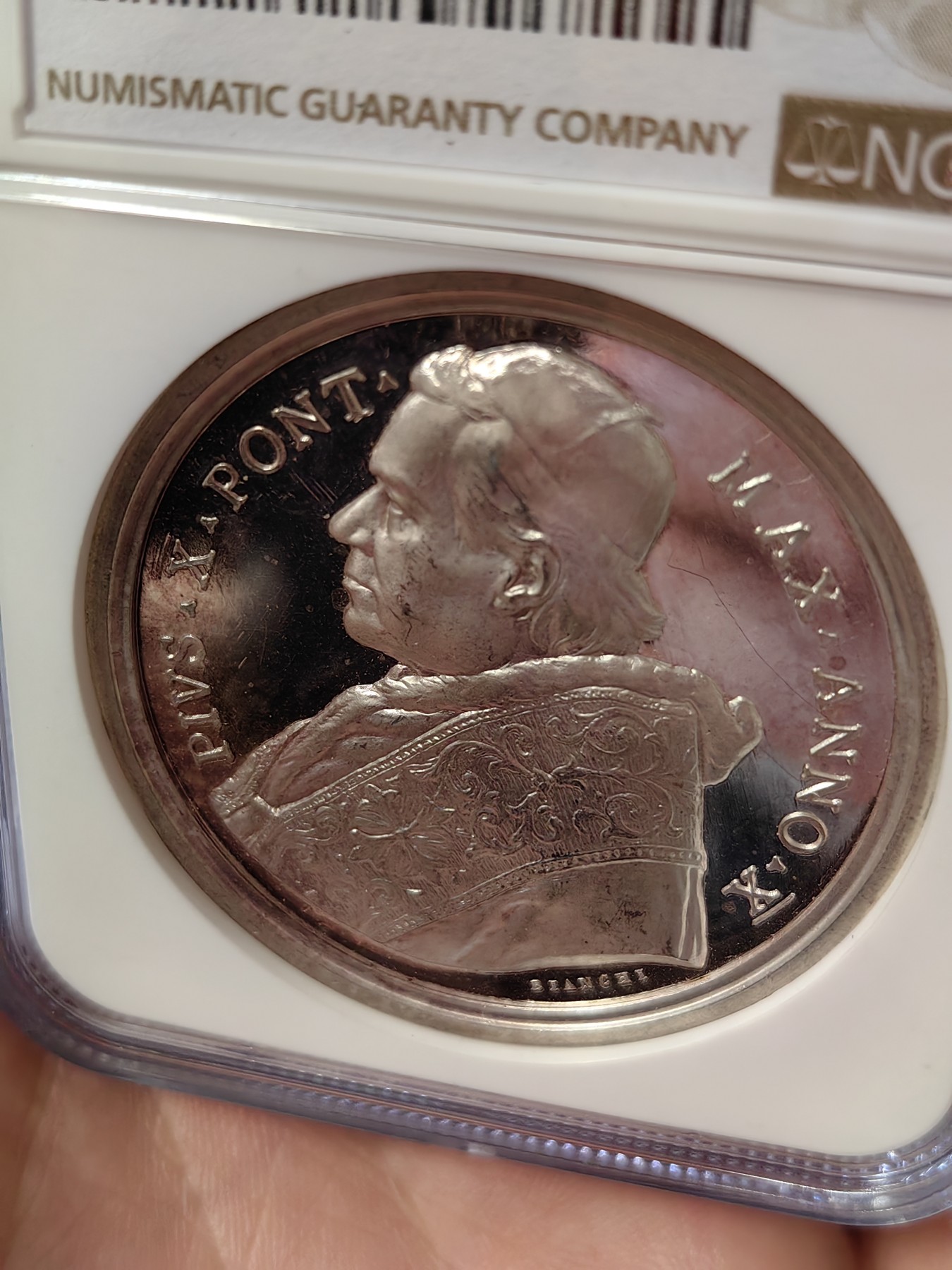 橡树集藏-006场 海纳百川 NGC-64 梵蒂冈 1913 教皇庇护十世（肖像朝左）罗马教皇神学院银章，高分，高浮雕镜面，细节精美，加厚盒