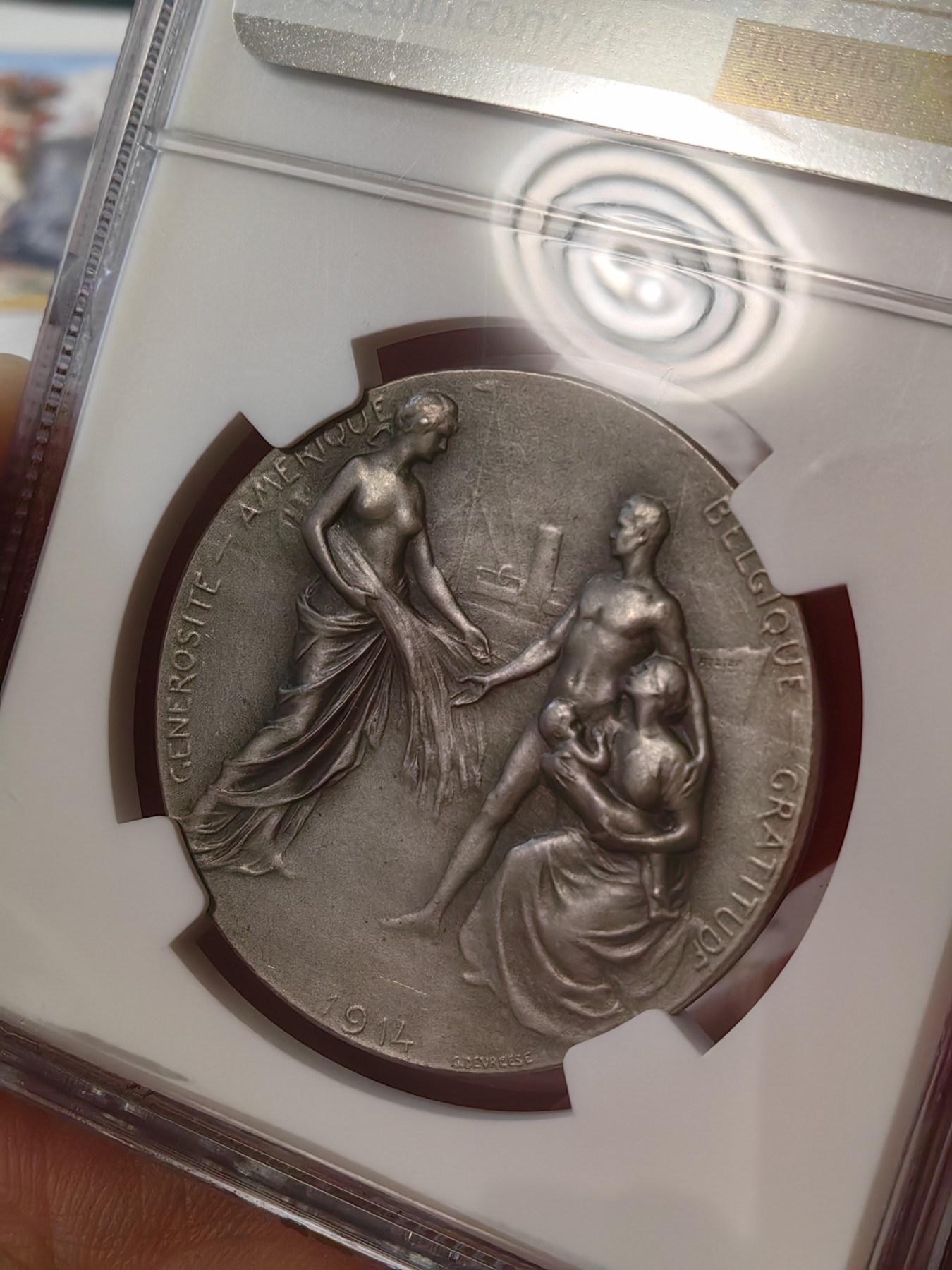 橡树集藏-006场 海纳百川 ngc-Ms66 1914年比利时镀银铜章 美利坚慷慨援助 数据库冠军分 高分好状态无出其右 高浮雕完美底板 裸体美利坚女神绝美 画面生动形象