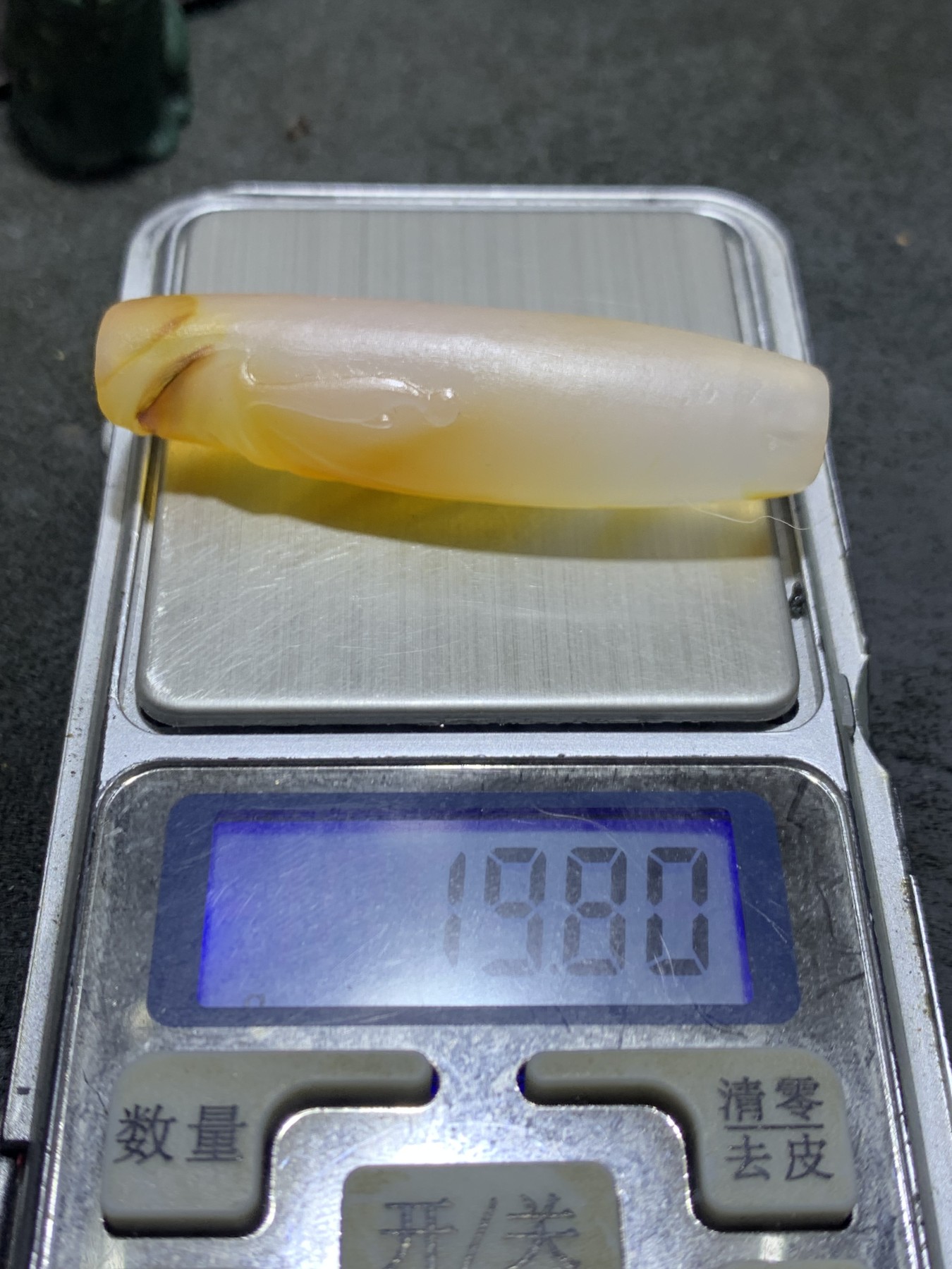 精美高玉化亚光海洋玉髓手工俏色巧雕佛光普照意境随形大桶珠一个！